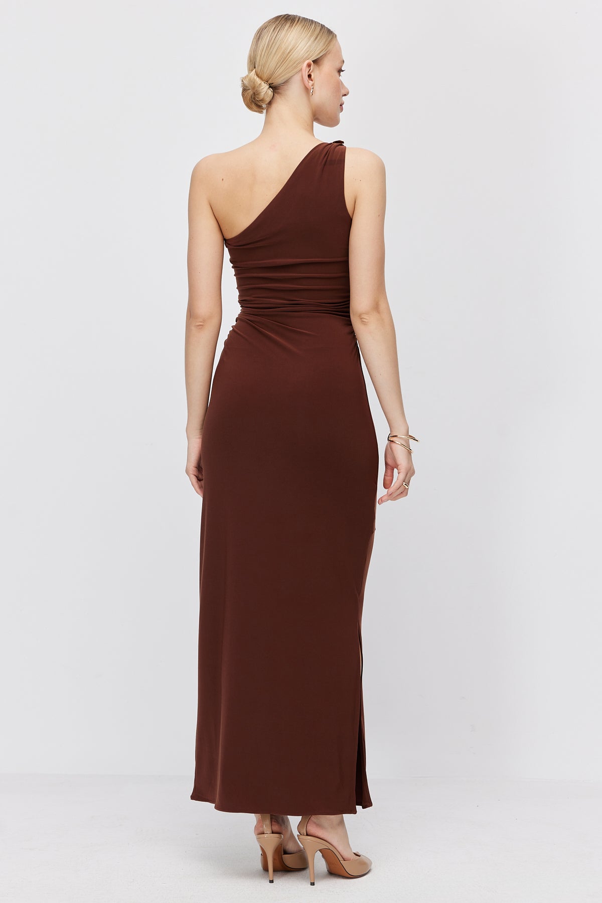 Women's One-Shoulder Dress with Accessory and Slit
