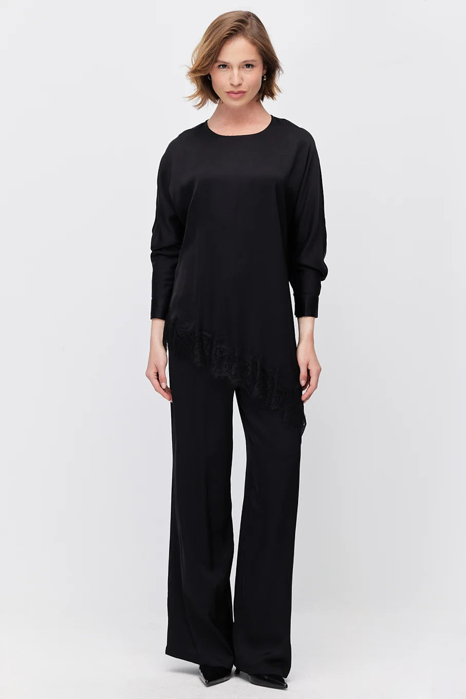 Women's Detailed Asymmetrical Cut Blouse