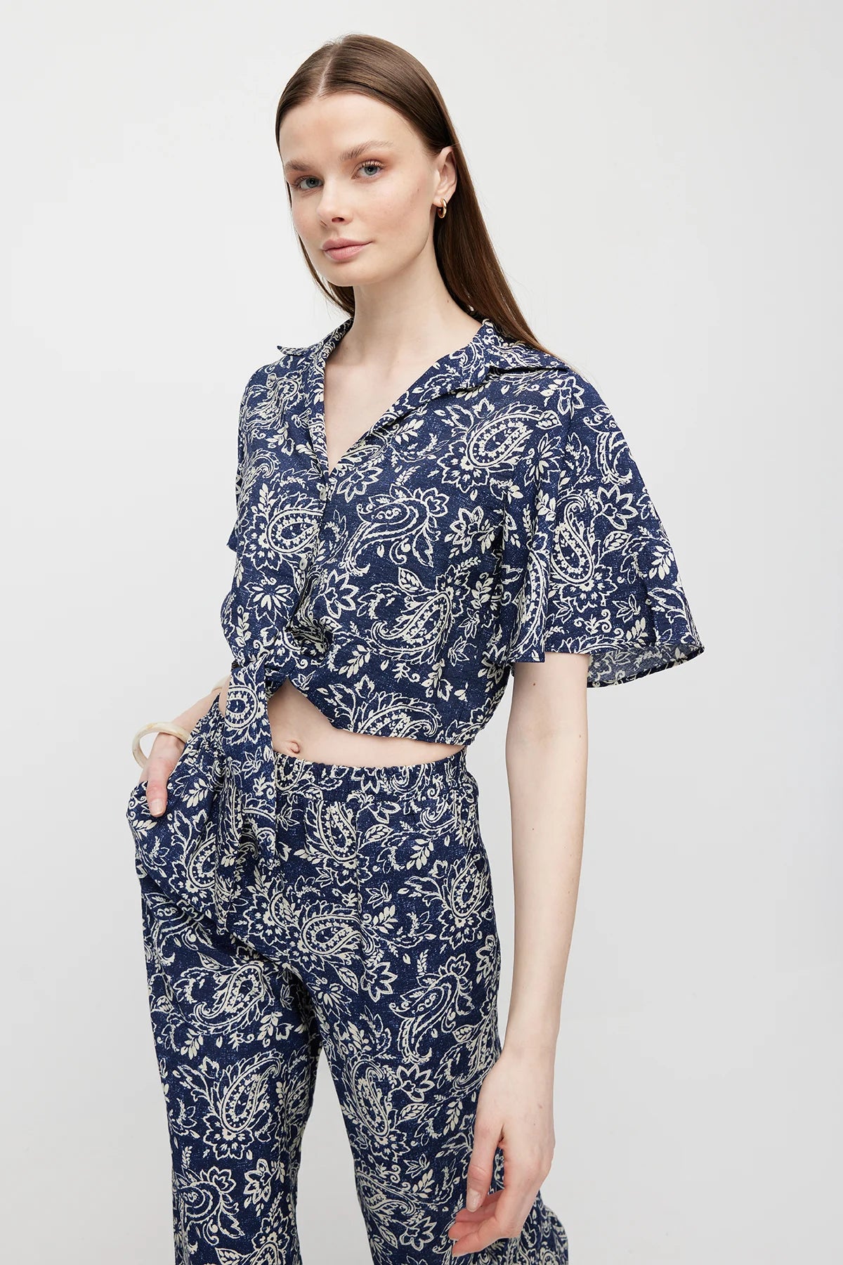 Women's Floral Patterned Tie-Front Blouse