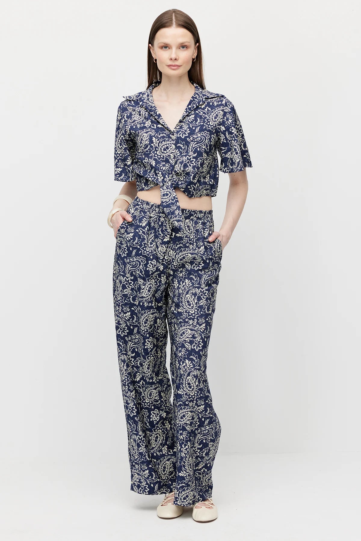 Women's Floral Patterned Tie-Front Blouse