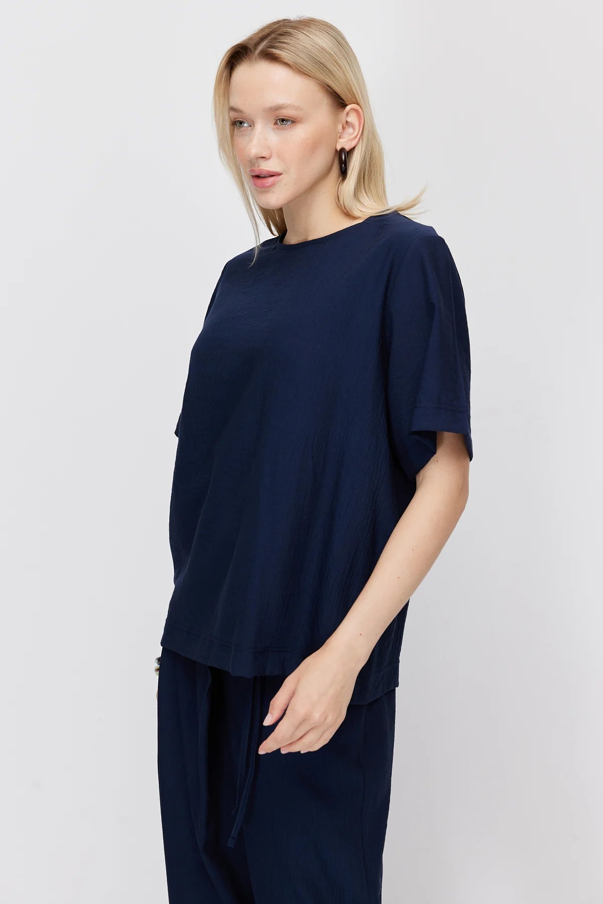 Women's Crinkle Textured Crew Neck Blouse