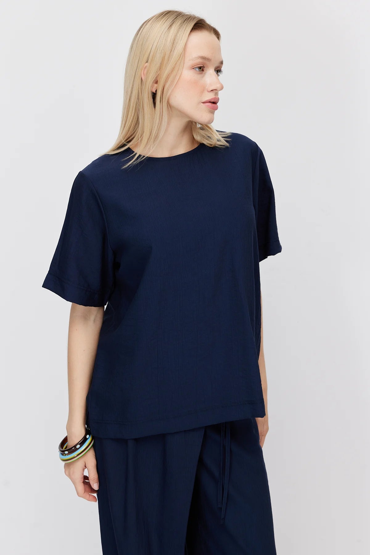 Women's Crinkle Textured Crew Neck Blouse