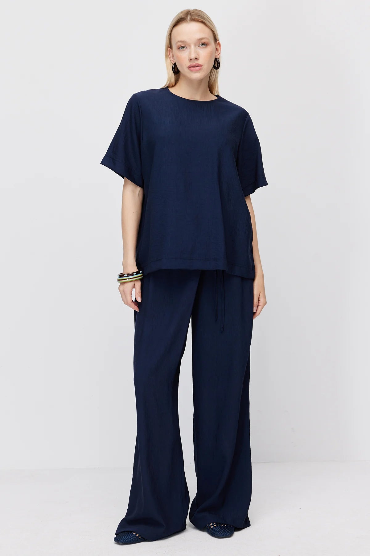 Women's Crinkle Textured Crew Neck Blouse