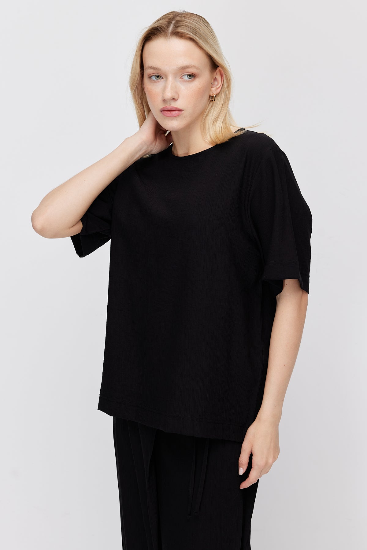 Women's Crinkle Textured Crew Neck Blouse