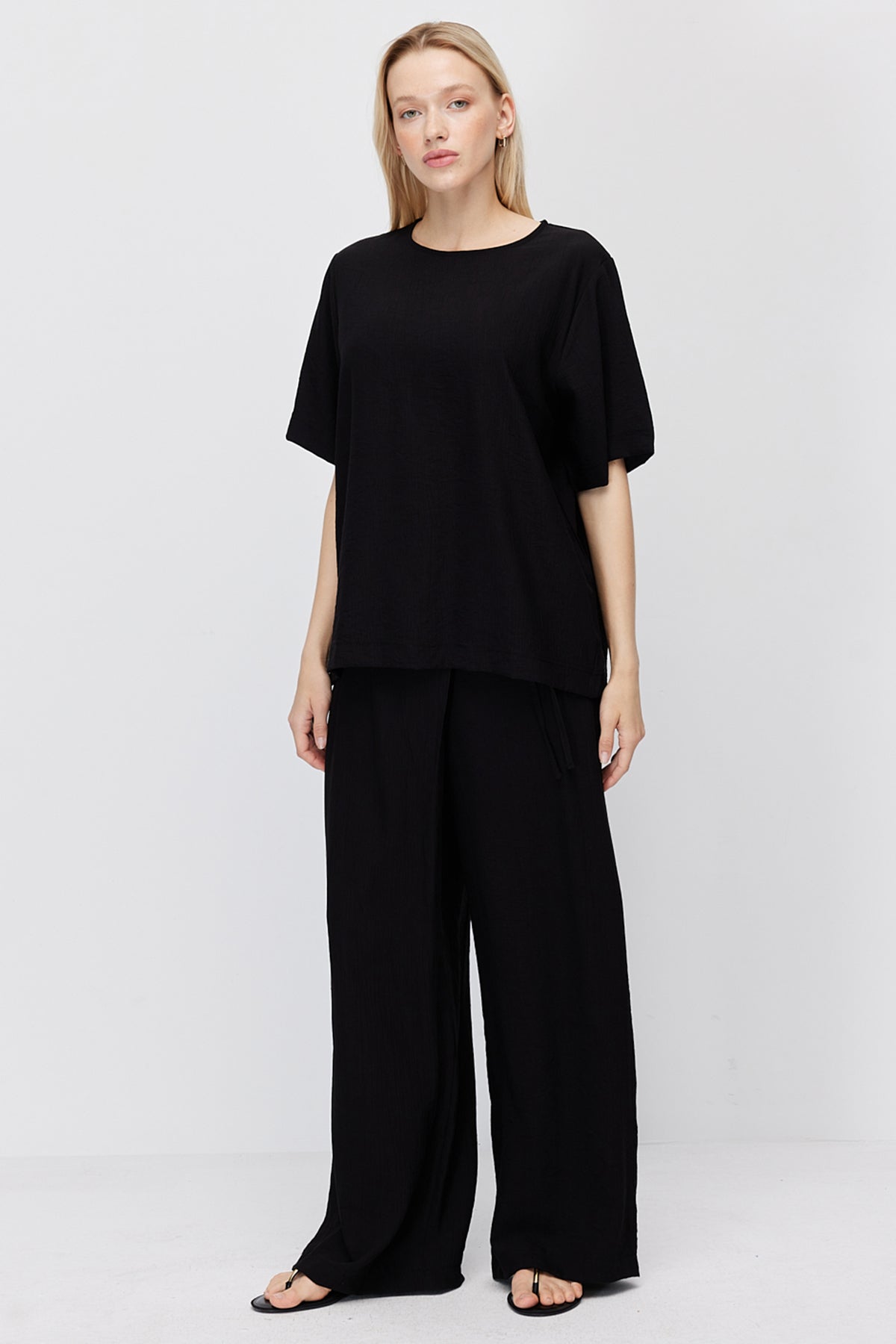 Women's Crinkle Textured Crew Neck Blouse