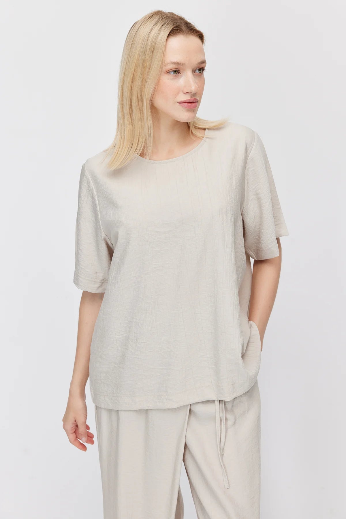 Women's Crinkle Textured Crew Neck Blouse