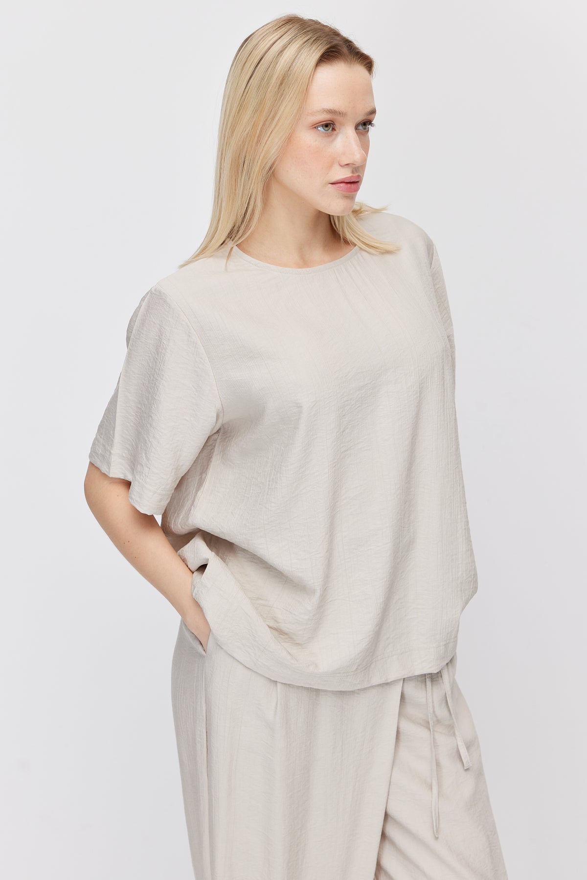 Women's Crinkle Textured Crew Neck Blouse