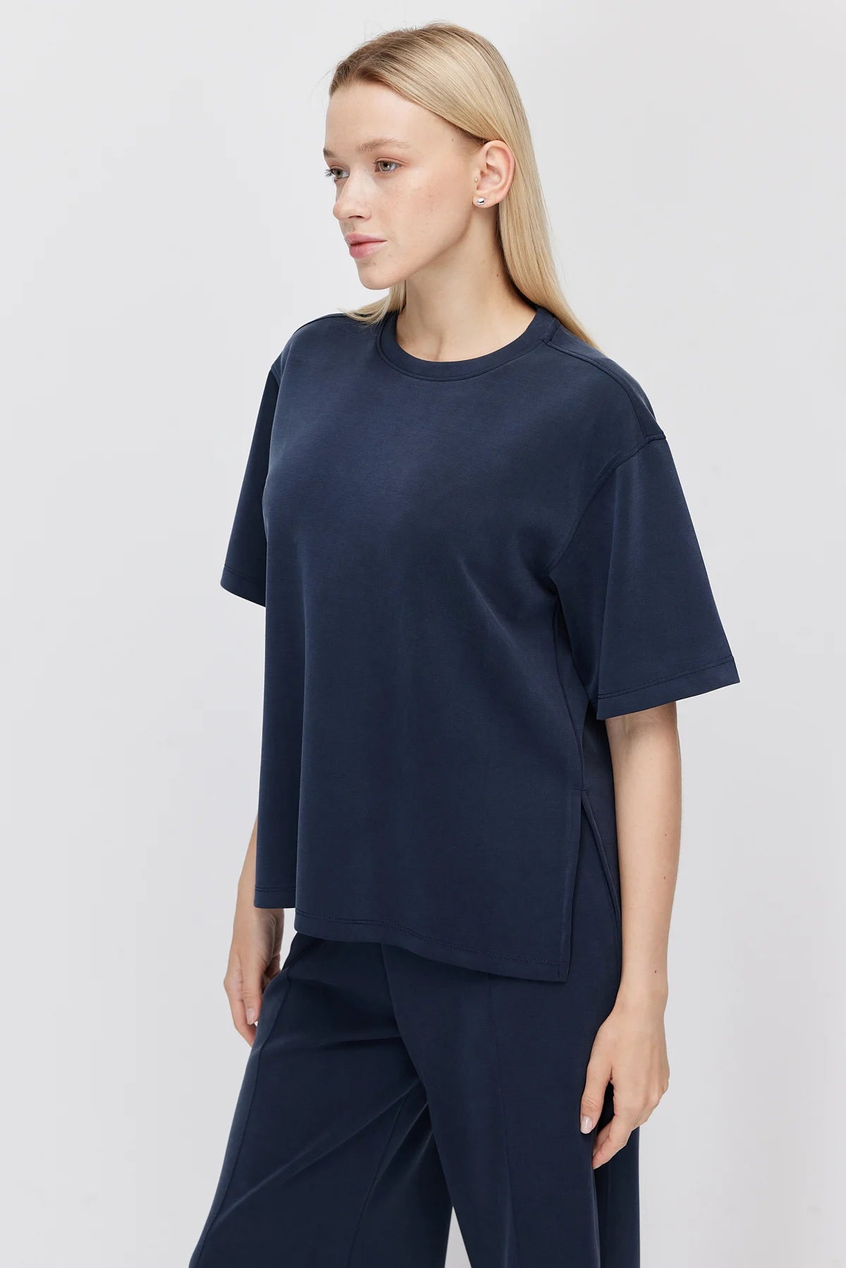 Women's Basic Crew Neck T-shirt