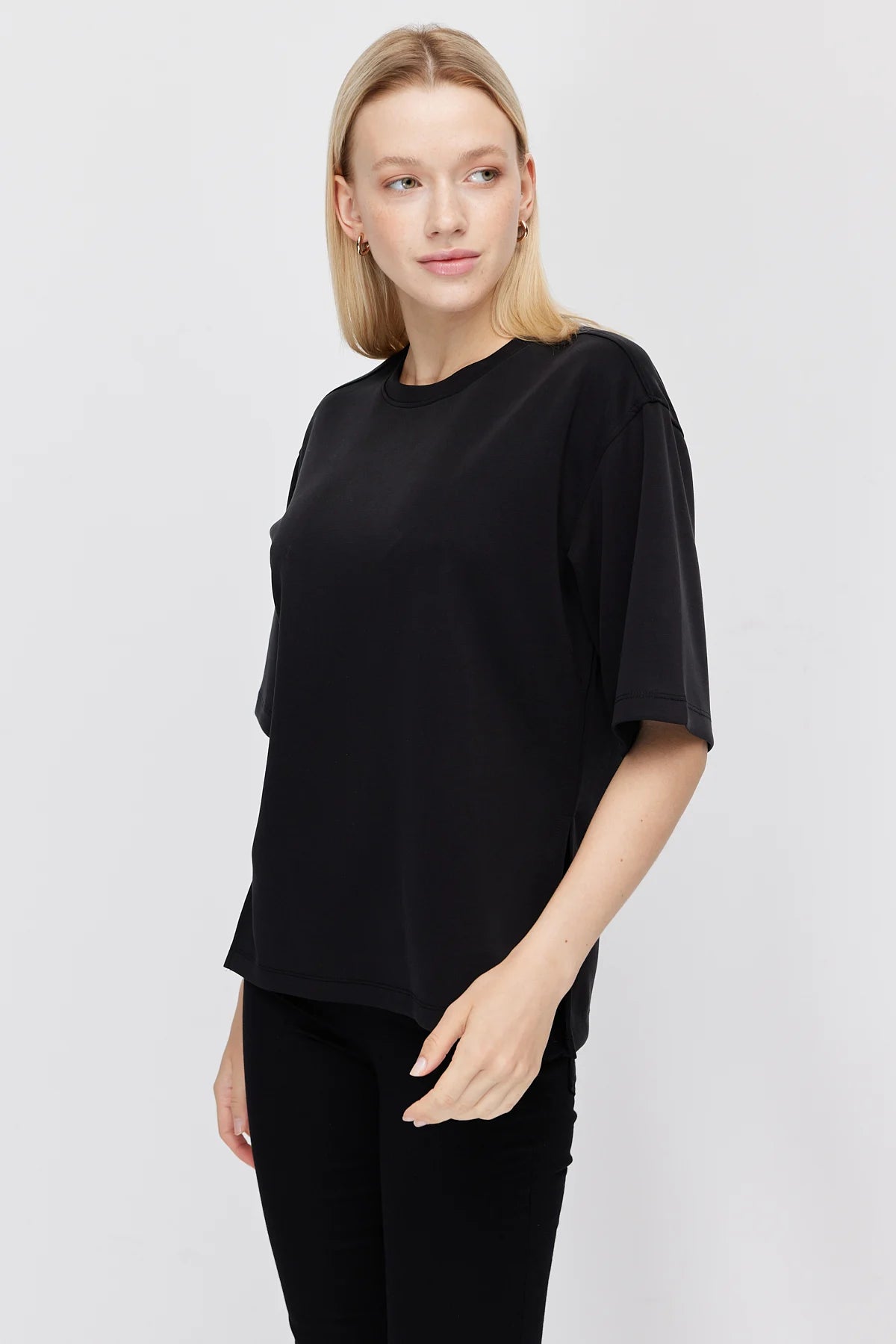 Women's Basic Crew Neck T-shirt