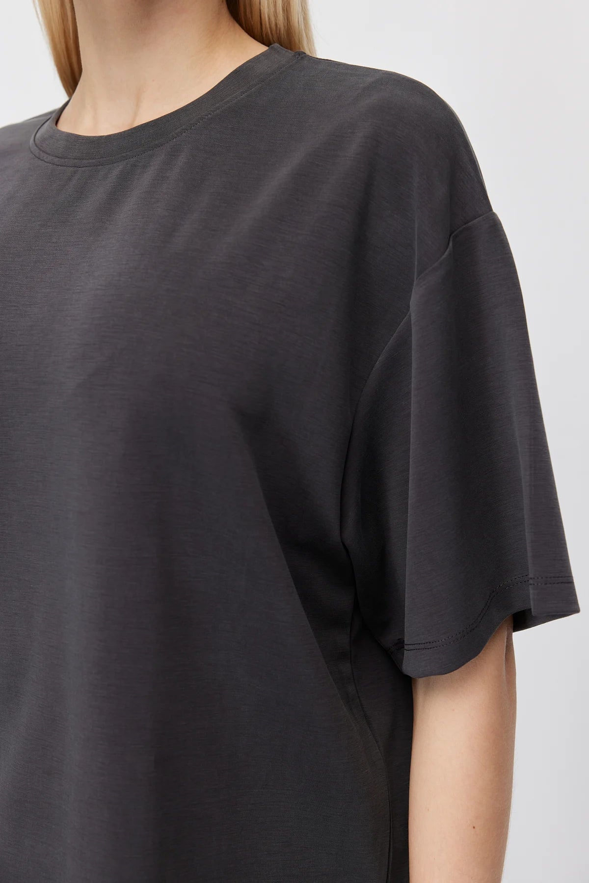Women's Low Sleeve Basic T-shirt