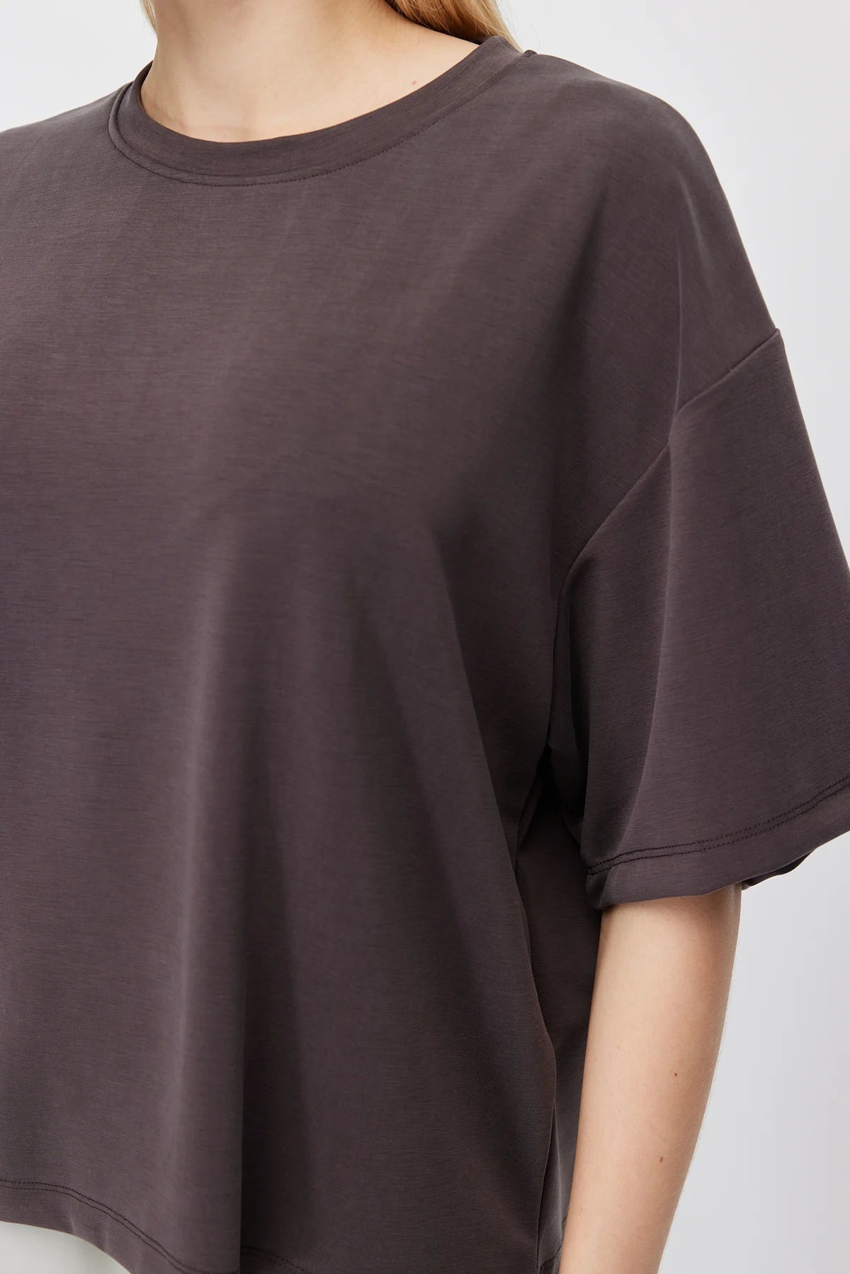 Women's Low Sleeve Basic T-shirt