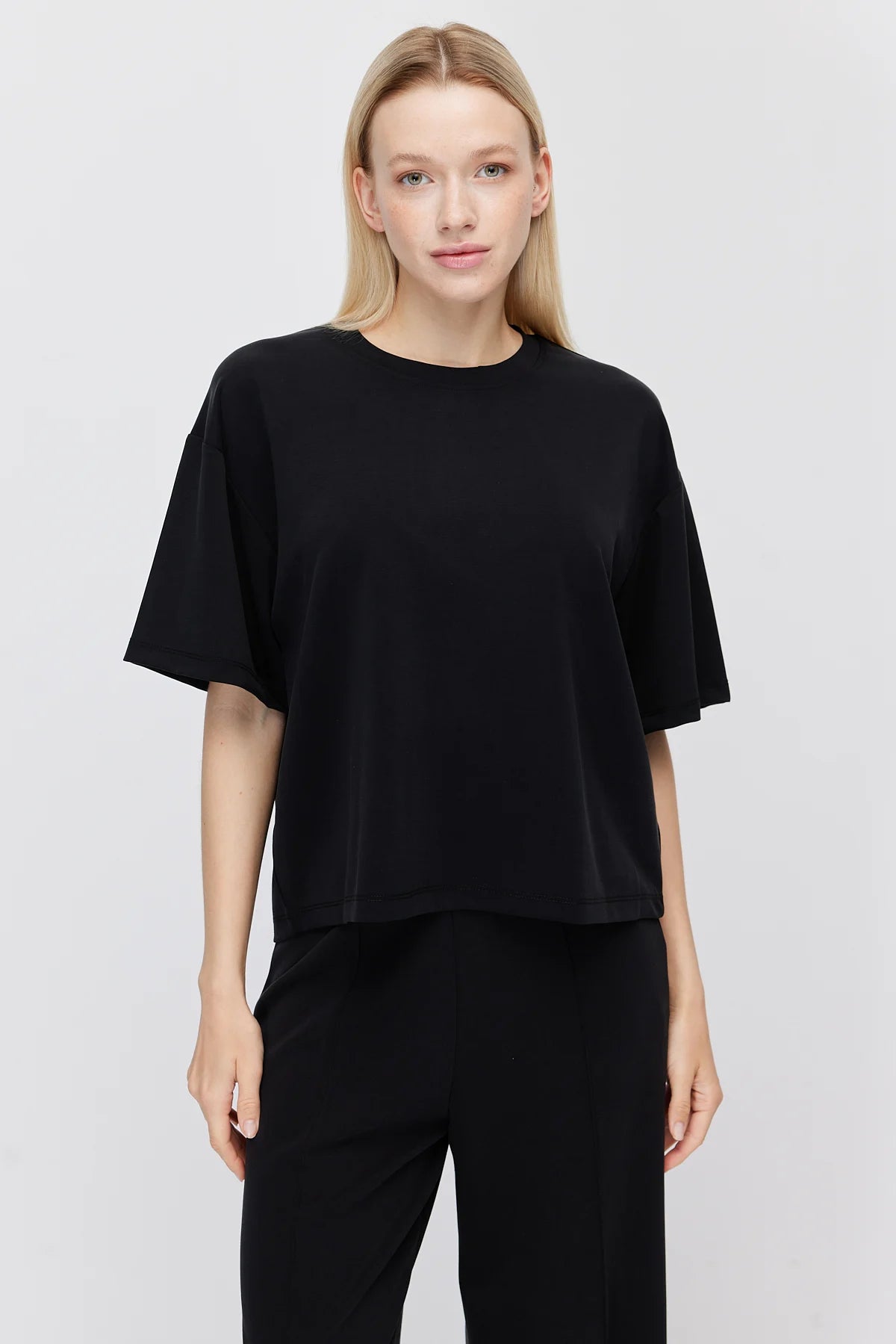 Women's Low Sleeve Basic T-shirt