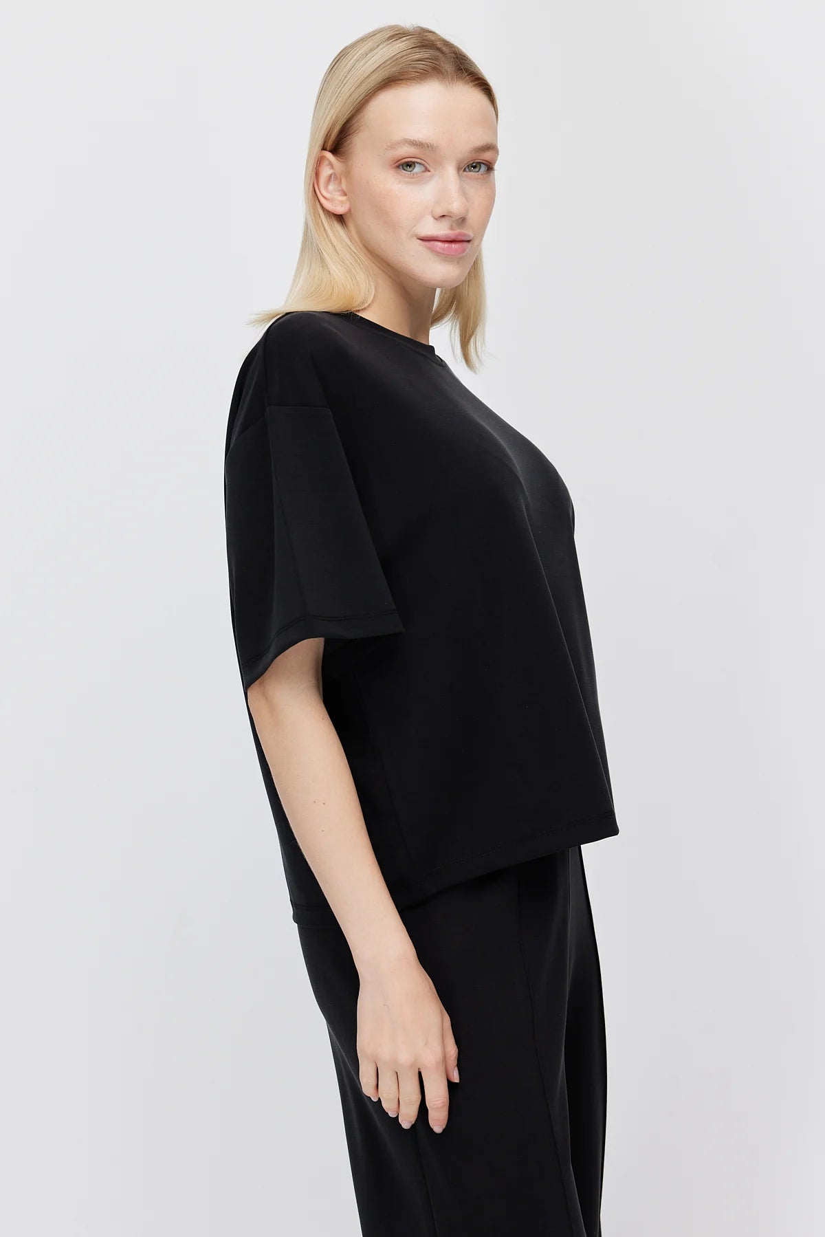 Women's Low Sleeve Basic T-shirt
