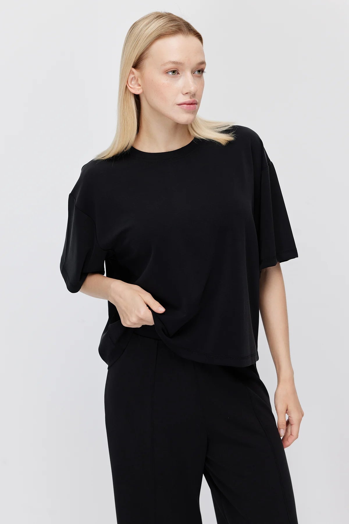 Women's Low Sleeve Basic T-shirt