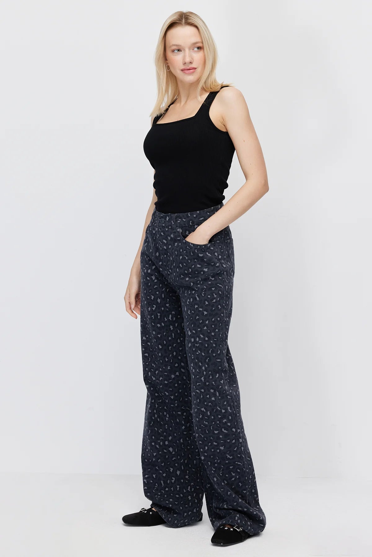 Women's High-Waisted Wide-Leg Jeans