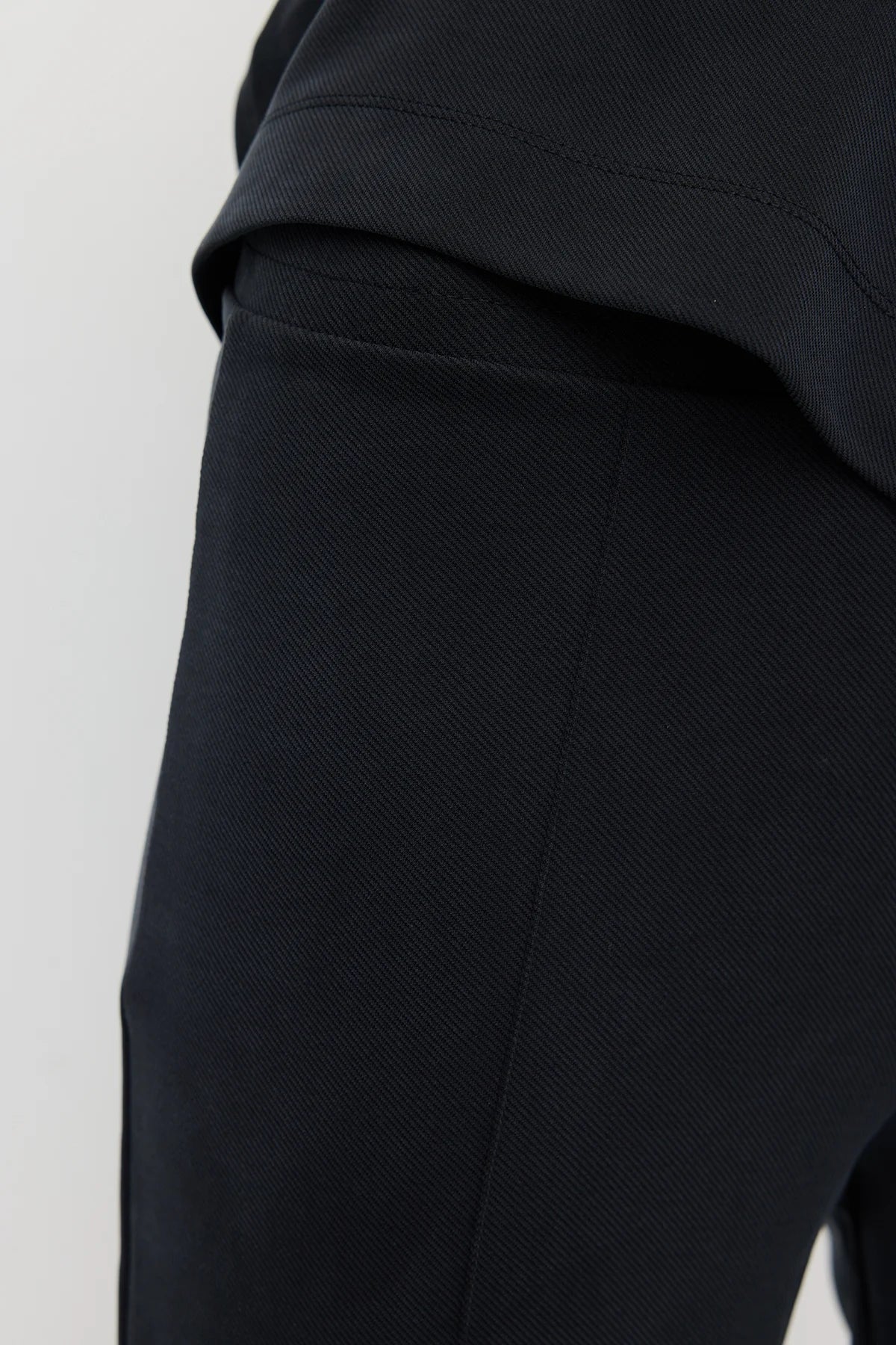 Kadın Dokulu ve Ön Dikişli Pantolon
