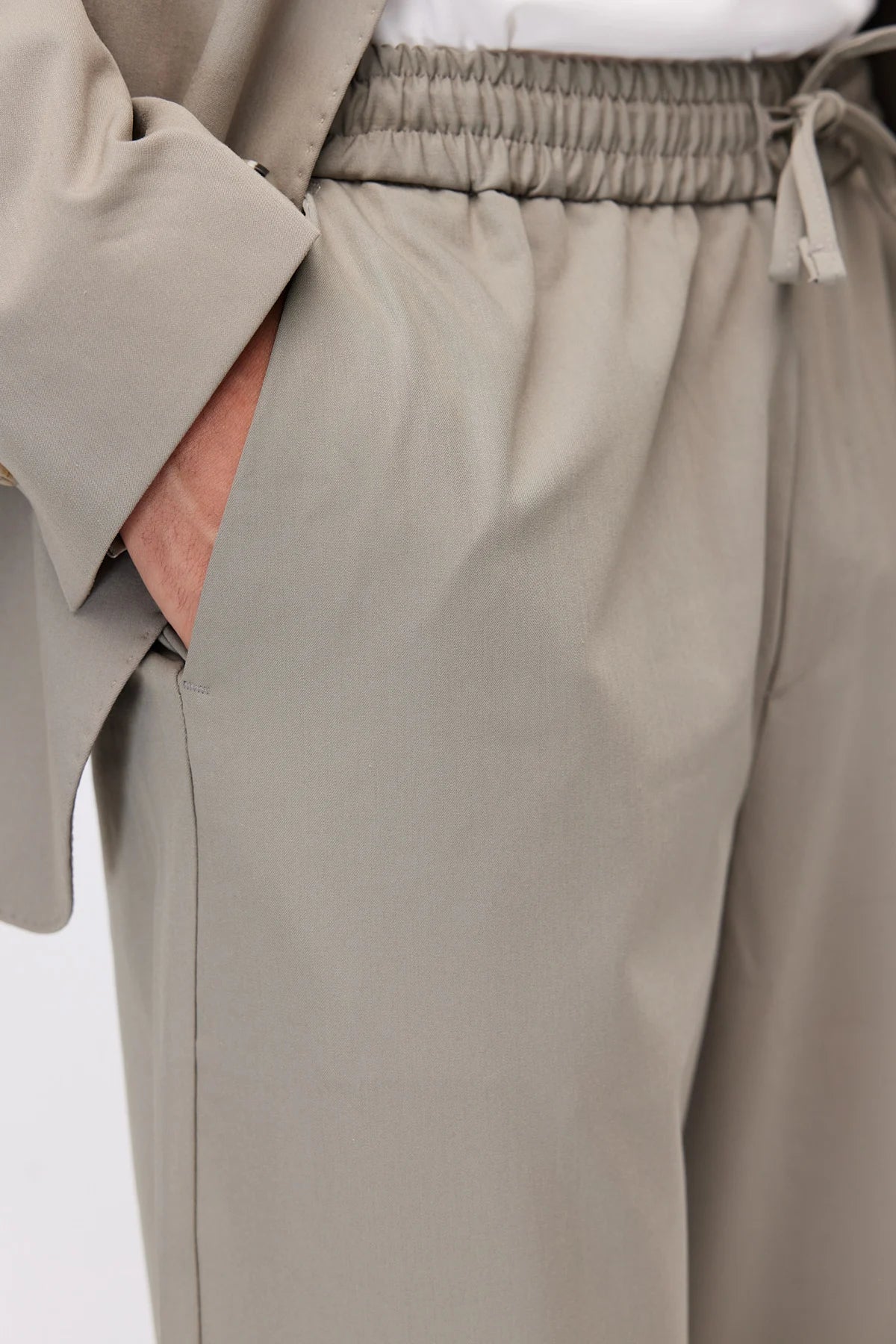 Men's Jogger Pants with Elastic Waistband and Drawstring