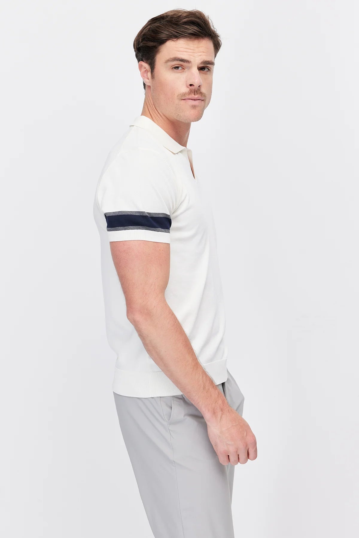Men's Buttonless Polo Collar Knit T-shirt