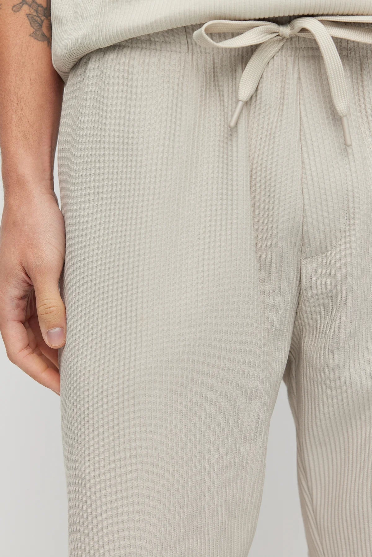 Men's Textured Shorts with Pocket Detail and Drawstring Waist