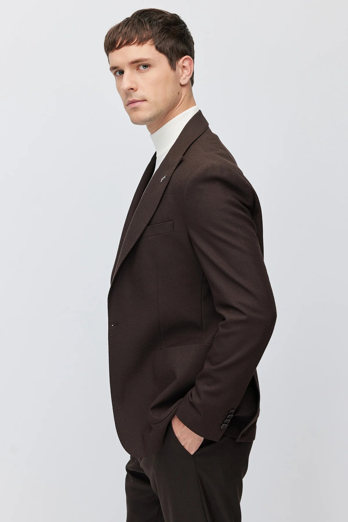 چاکەتی یەک دوگمەی کلاسیکی پیاوان