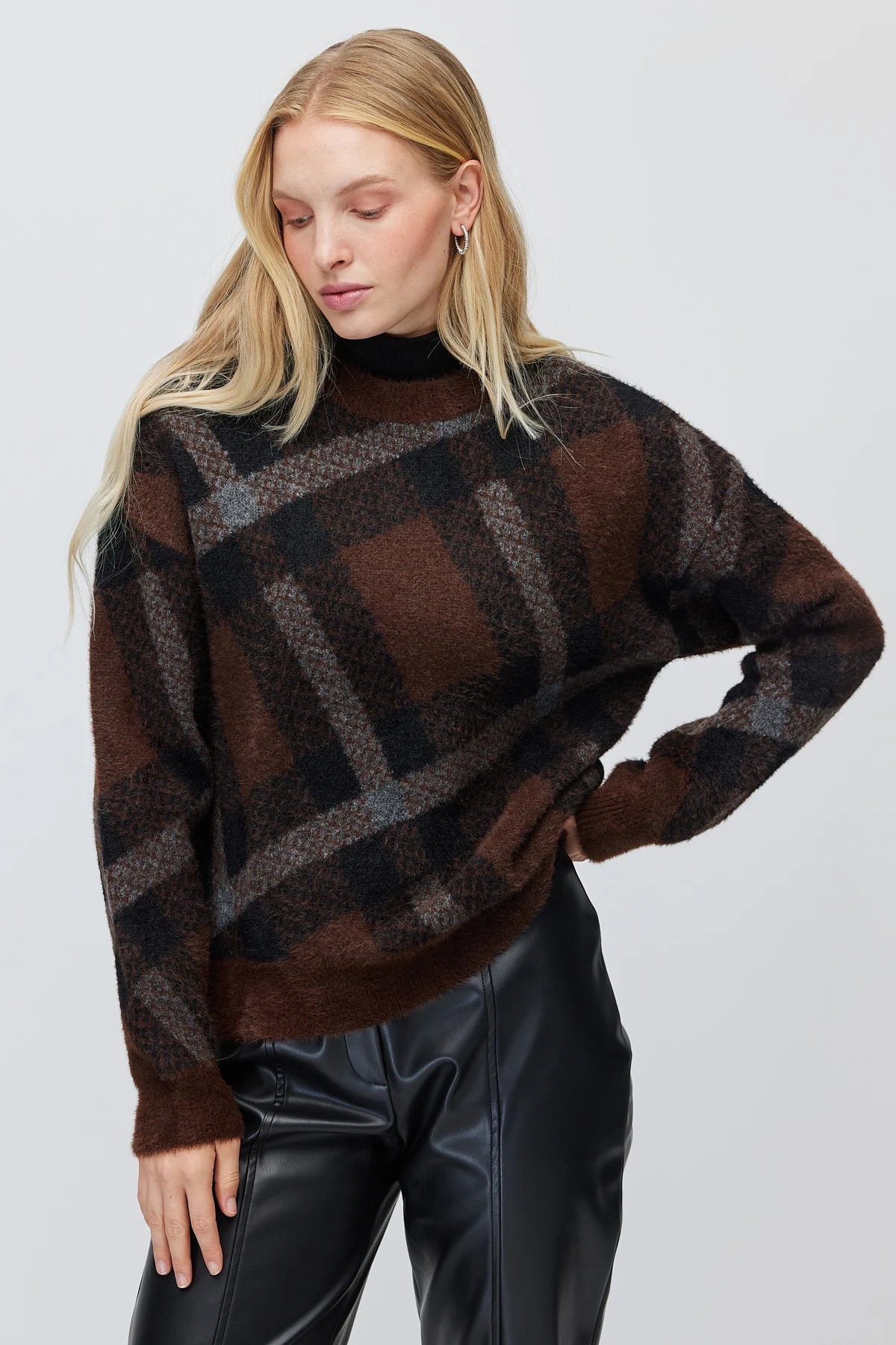 Women's Plaid Crew Neck Knit Sweater