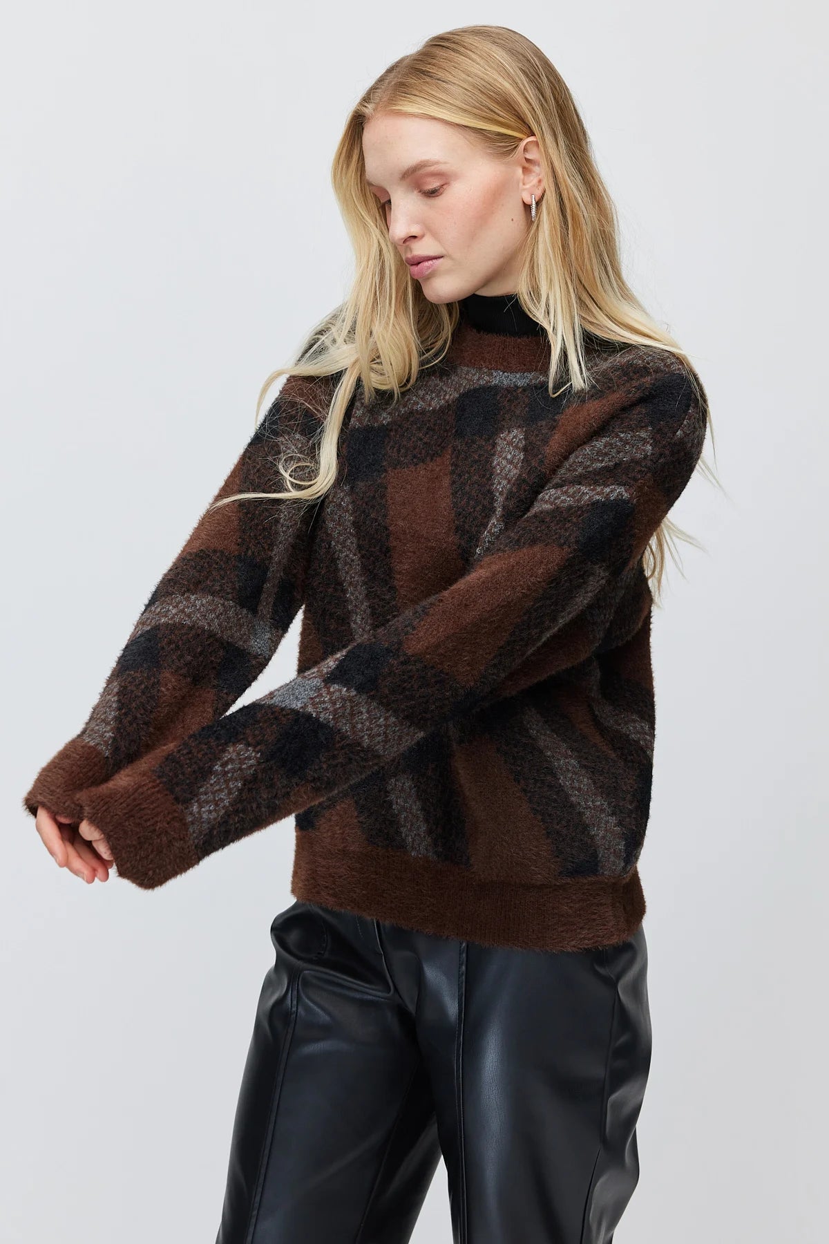 Women's Plaid Crew Neck Knit Sweater