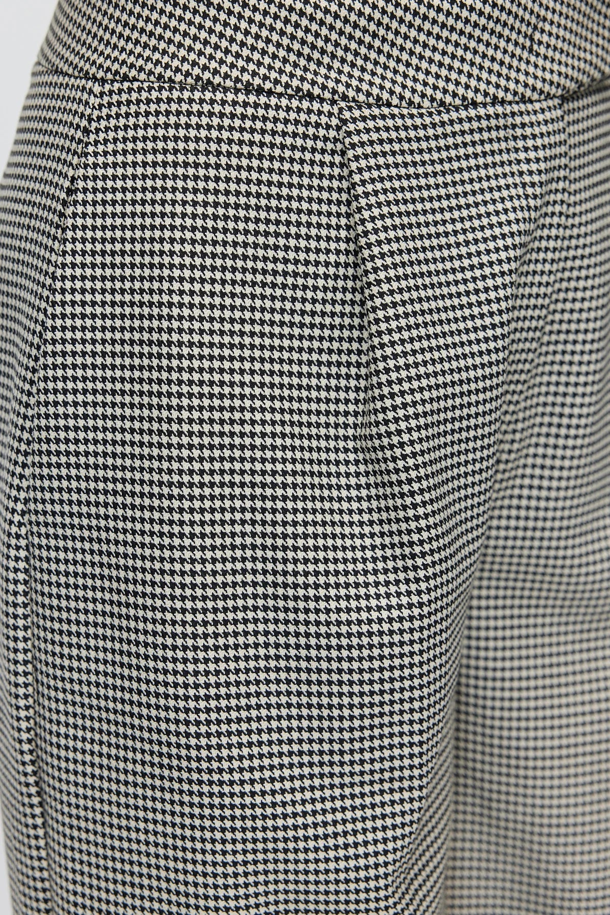 Women's high-waisted, wide-leg trousers with a houndstooth pattern