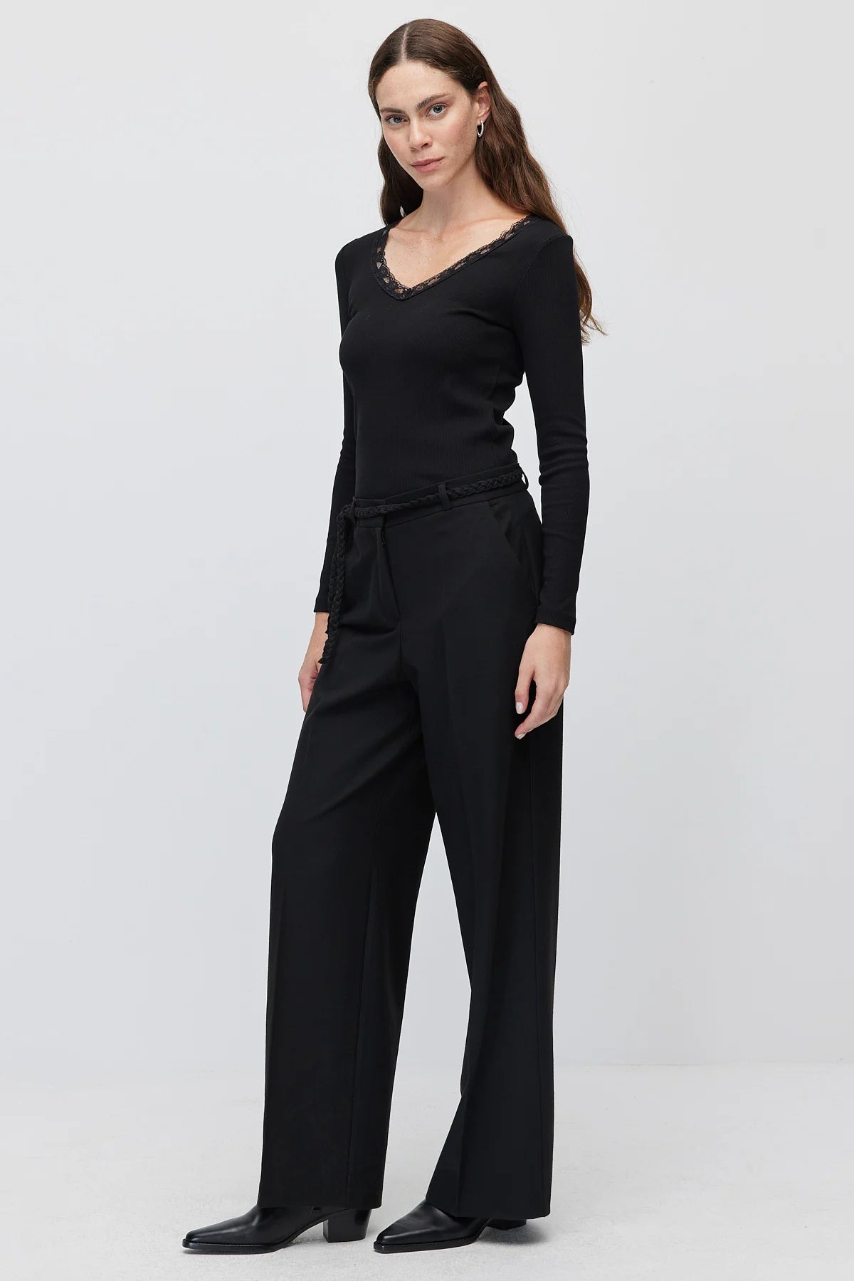 Women's high-waisted trousers with a braided belt detail