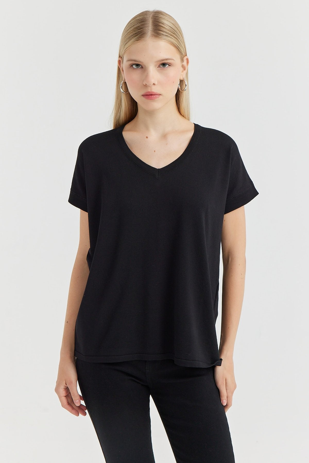 Women's V-Neck Knit Blouse