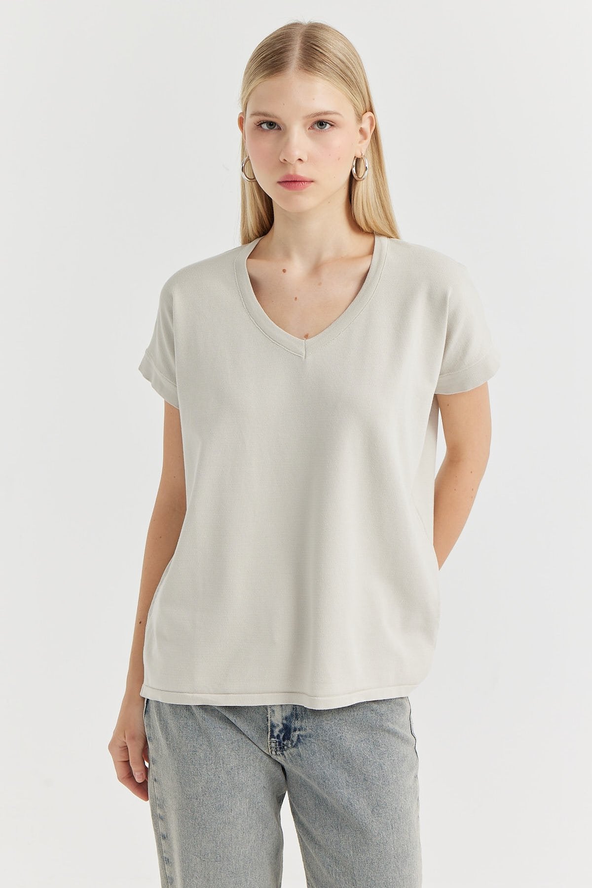 Women's V-Neck Knit Blouse