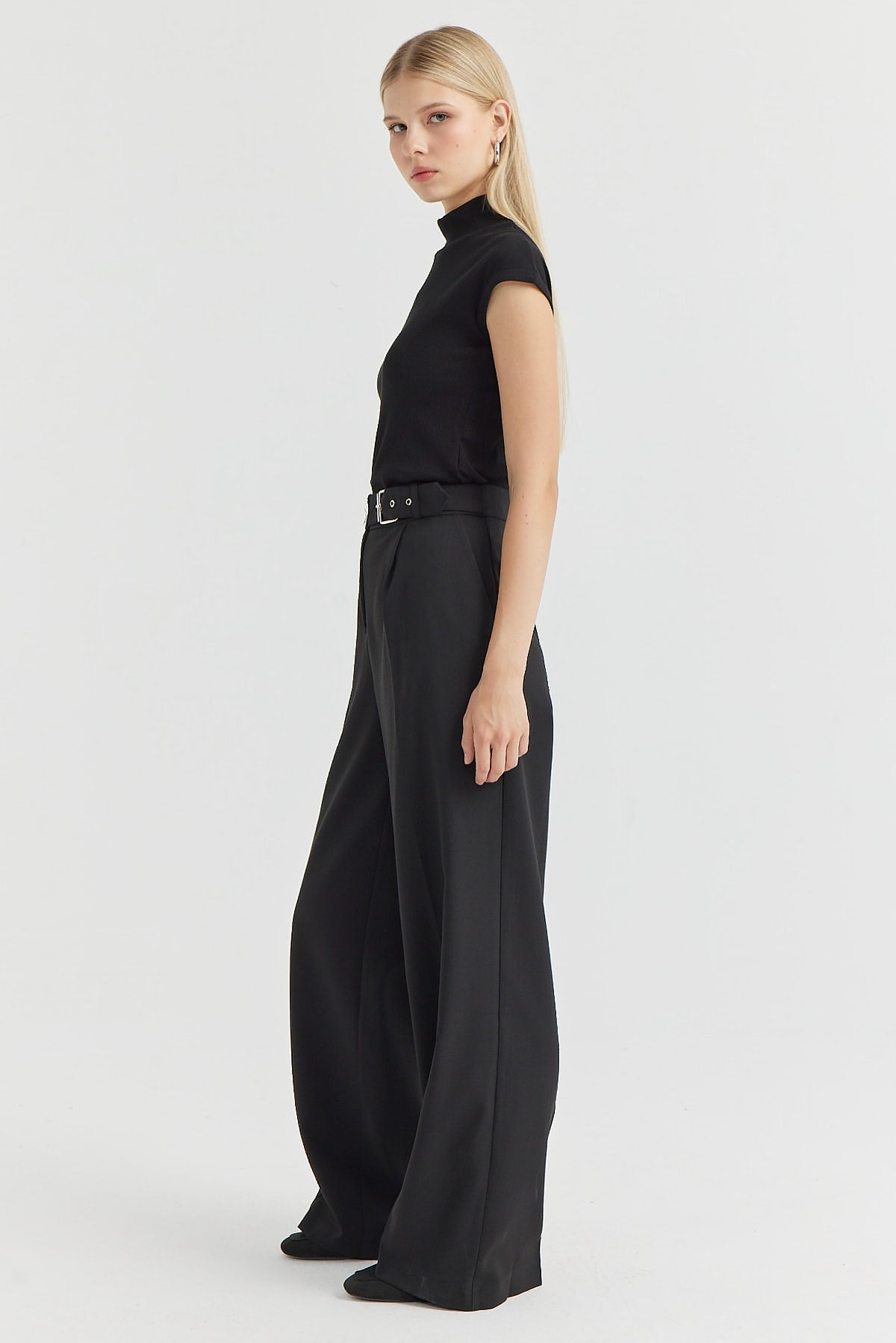 Women's Belt Detailed Wide Leg Trousers