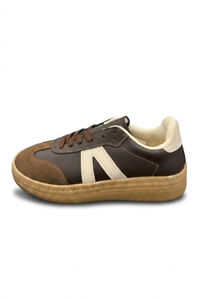 women sports shoes