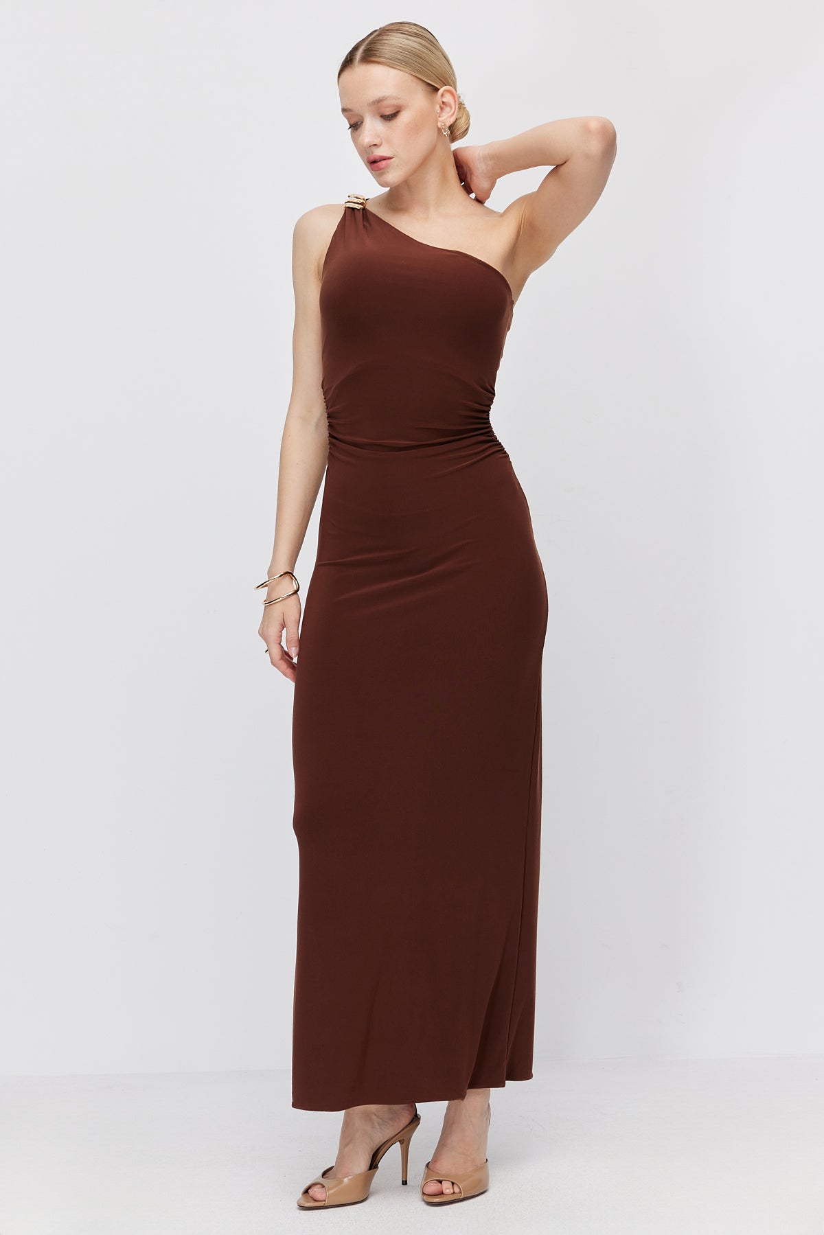 Women's One-Shoulder Dress with Accessory and Slit