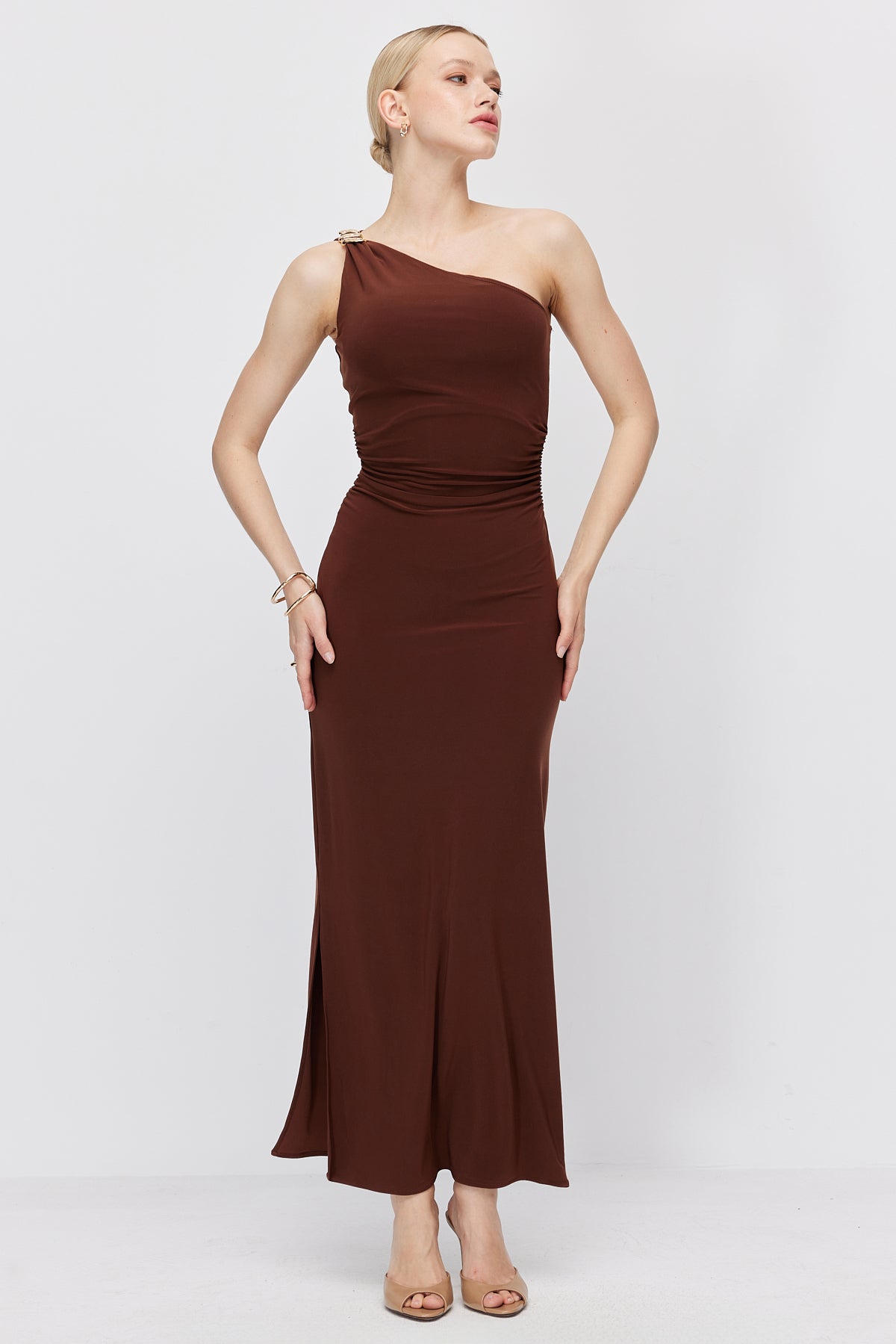 Women's One-Shoulder Dress with Accessory and Slit