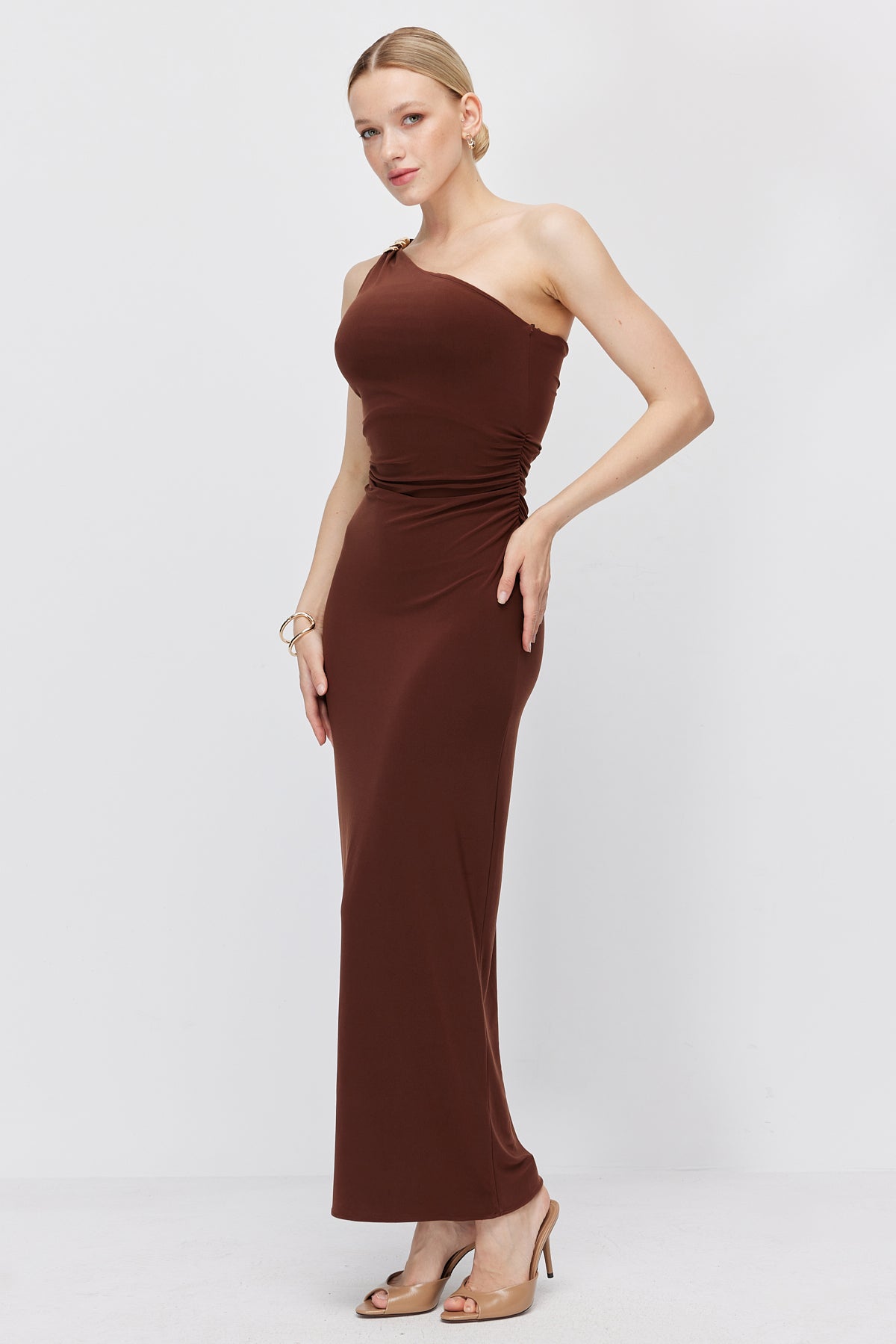 Women's One-Shoulder Dress with Accessory and Slit