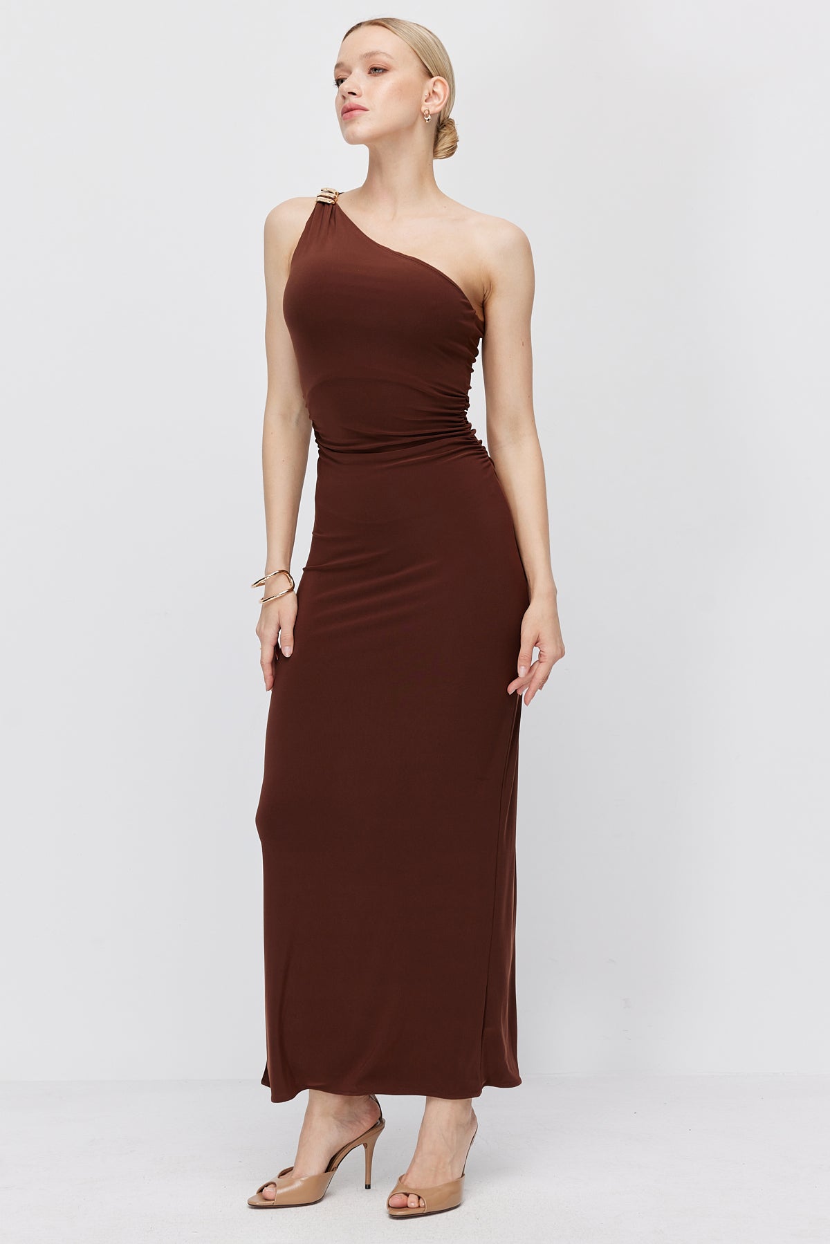 Women's One-Shoulder Dress with Accessory and Slit