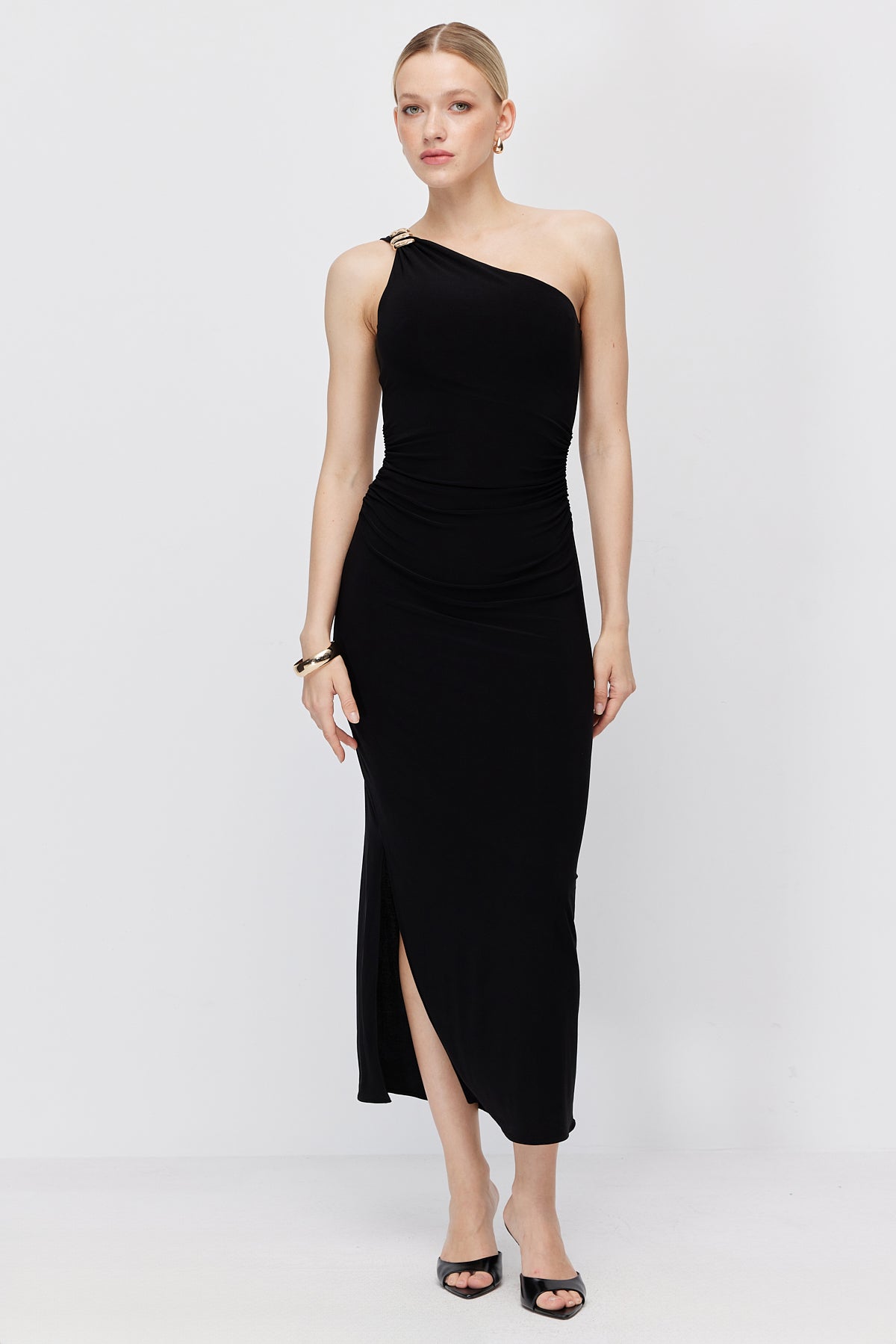 Women's One-Shoulder Dress with Accessory and Slit