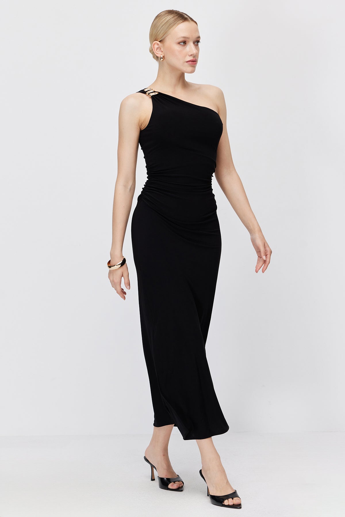 Women's One-Shoulder Dress with Accessory and Slit