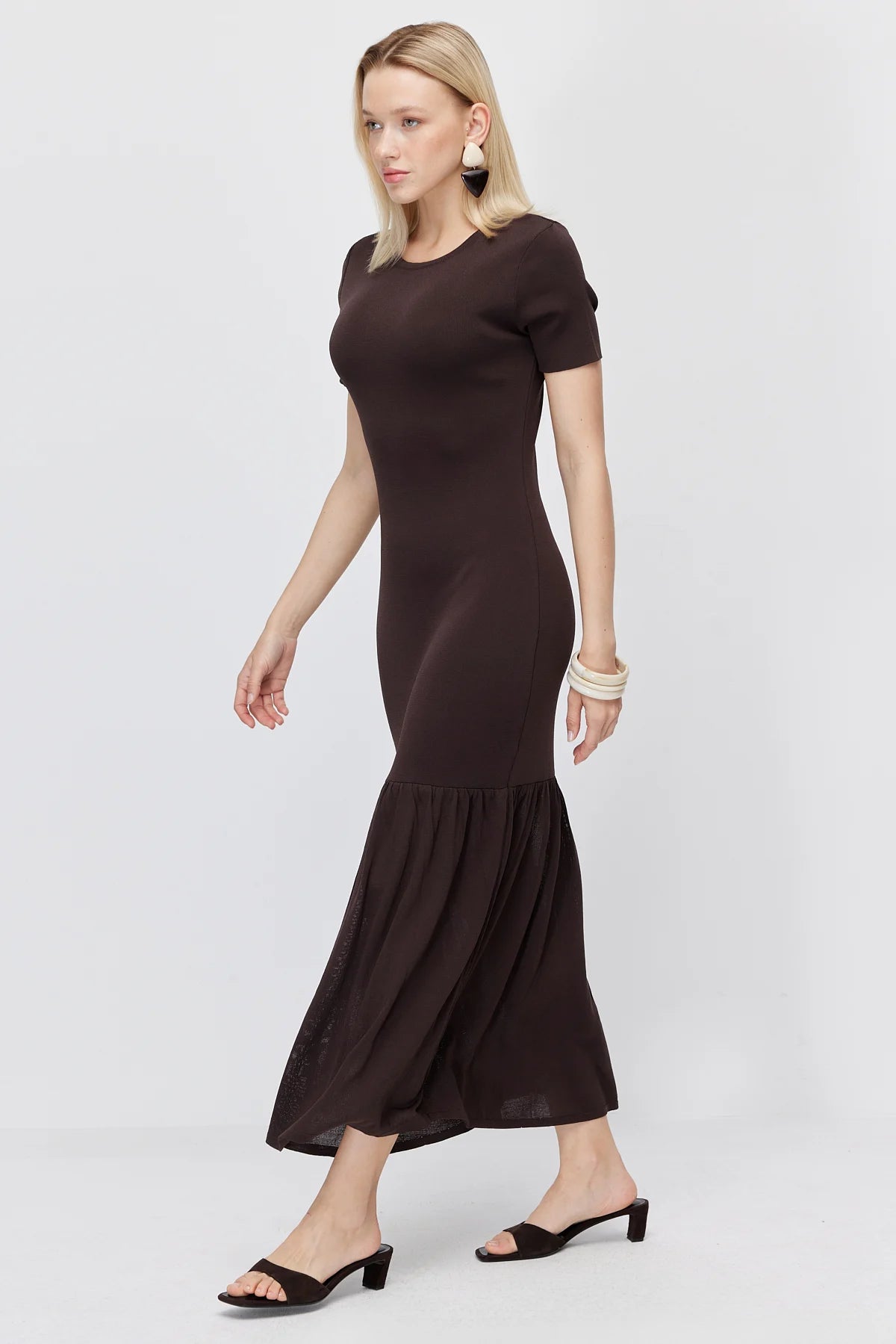 Women's Crew Neck Knit Dress with Ruffled Hem