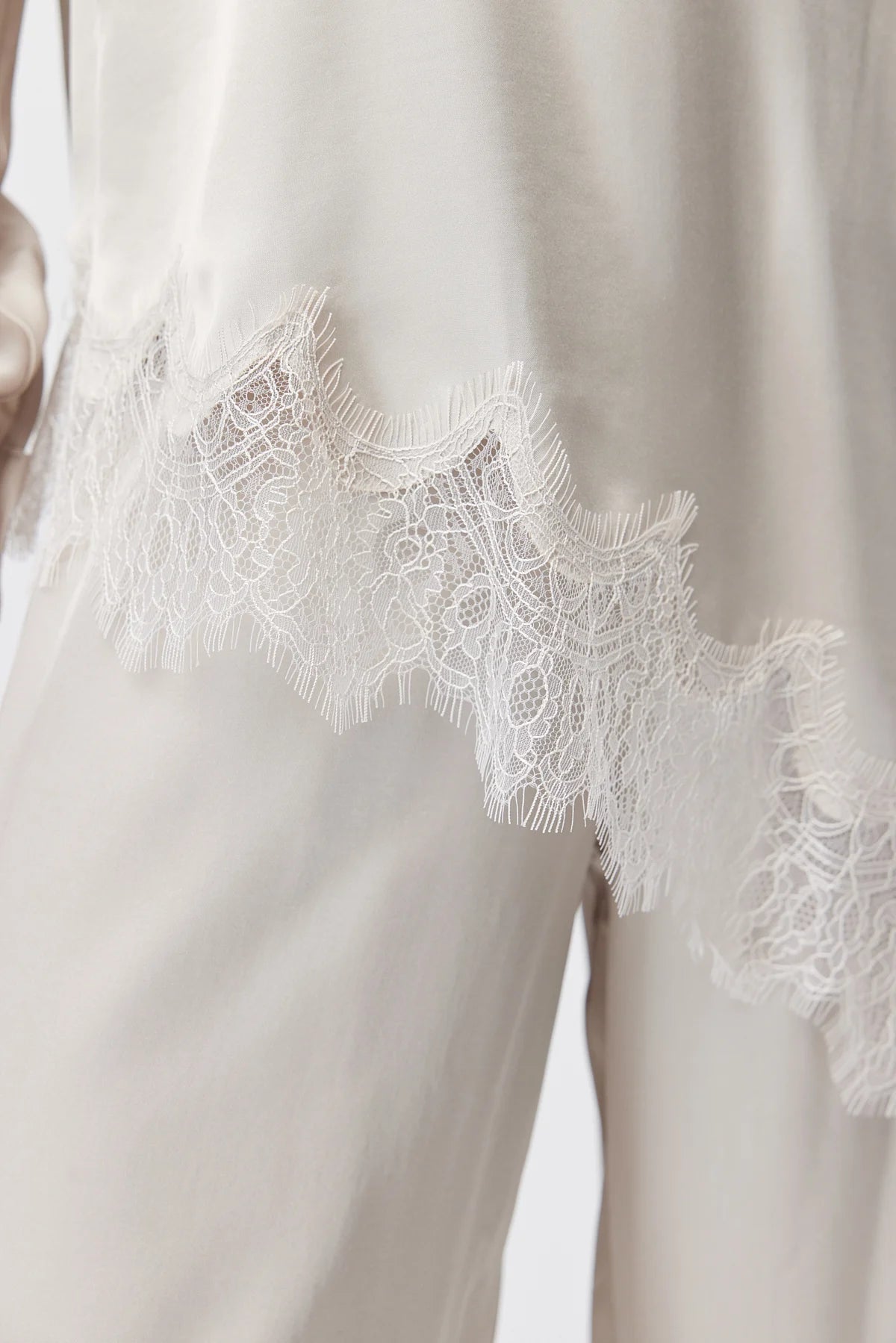 Women's Detailed Asymmetrical Cut Blouse