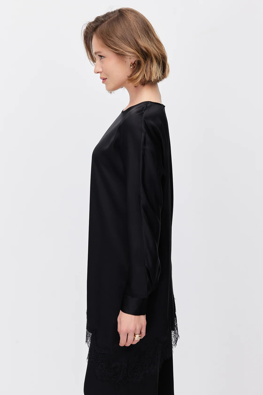 Women's Detailed Asymmetrical Cut Blouse