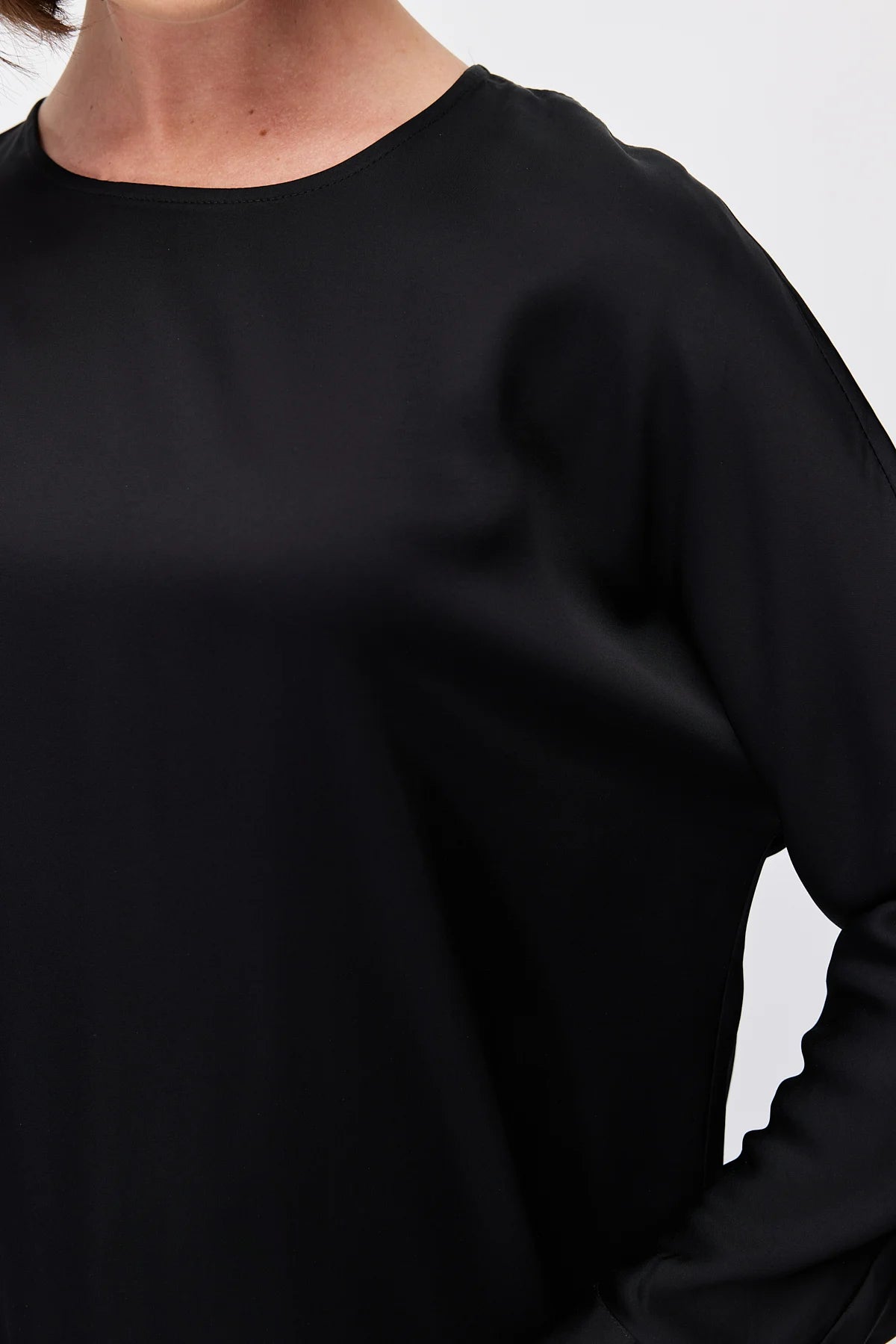 Women's Detailed Asymmetrical Cut Blouse