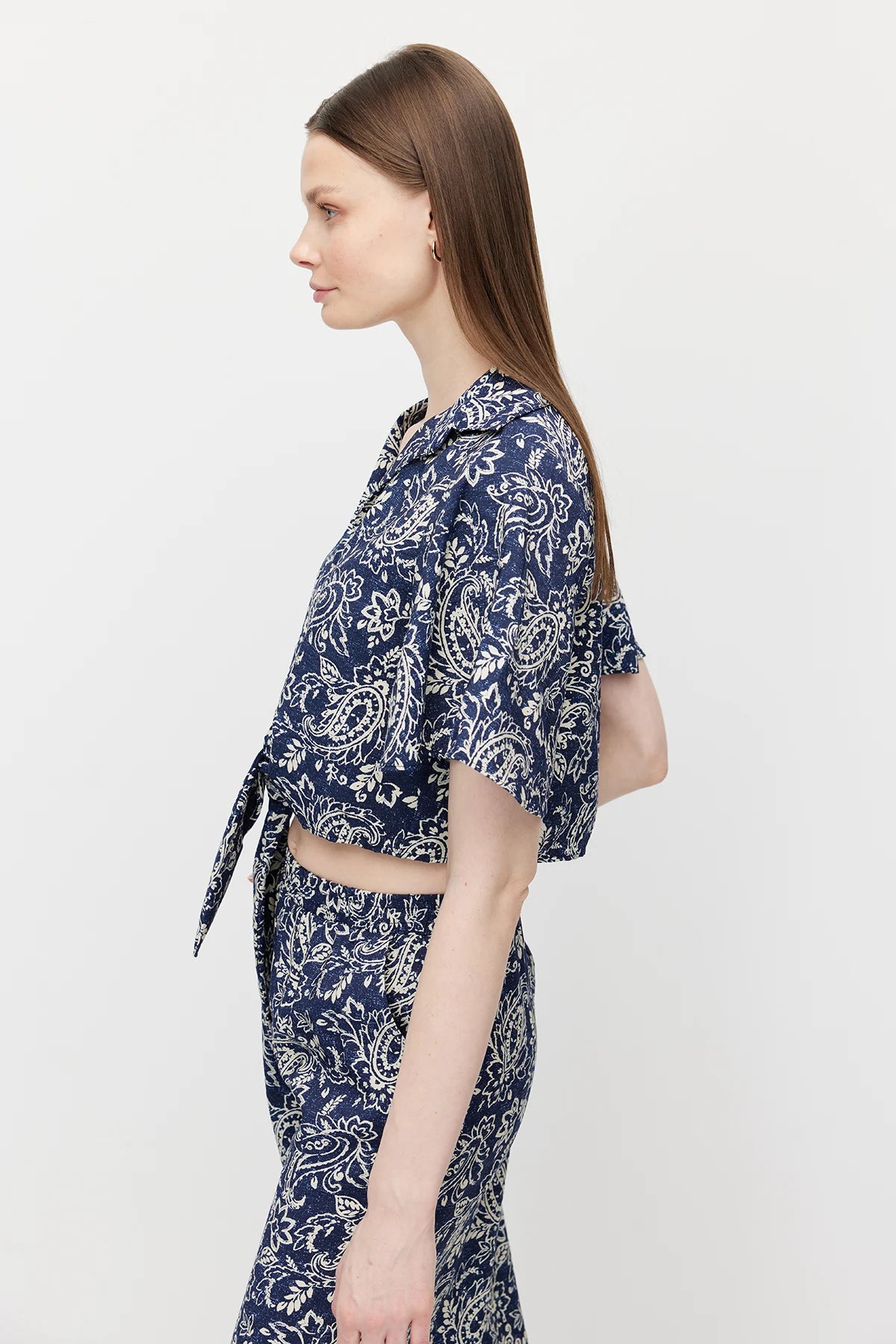 Women's Floral Patterned Tie-Front Blouse