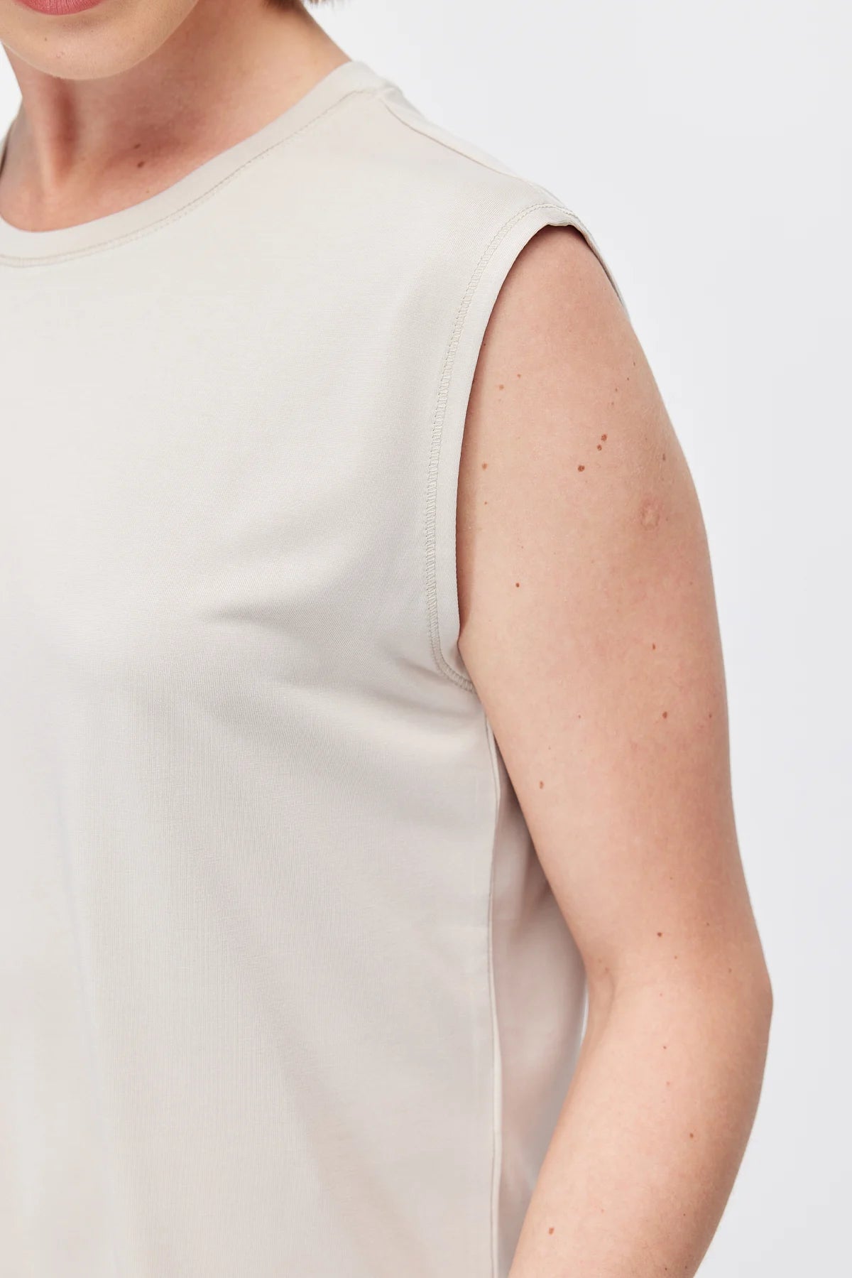 Women's Basic Sleeveless Blouse