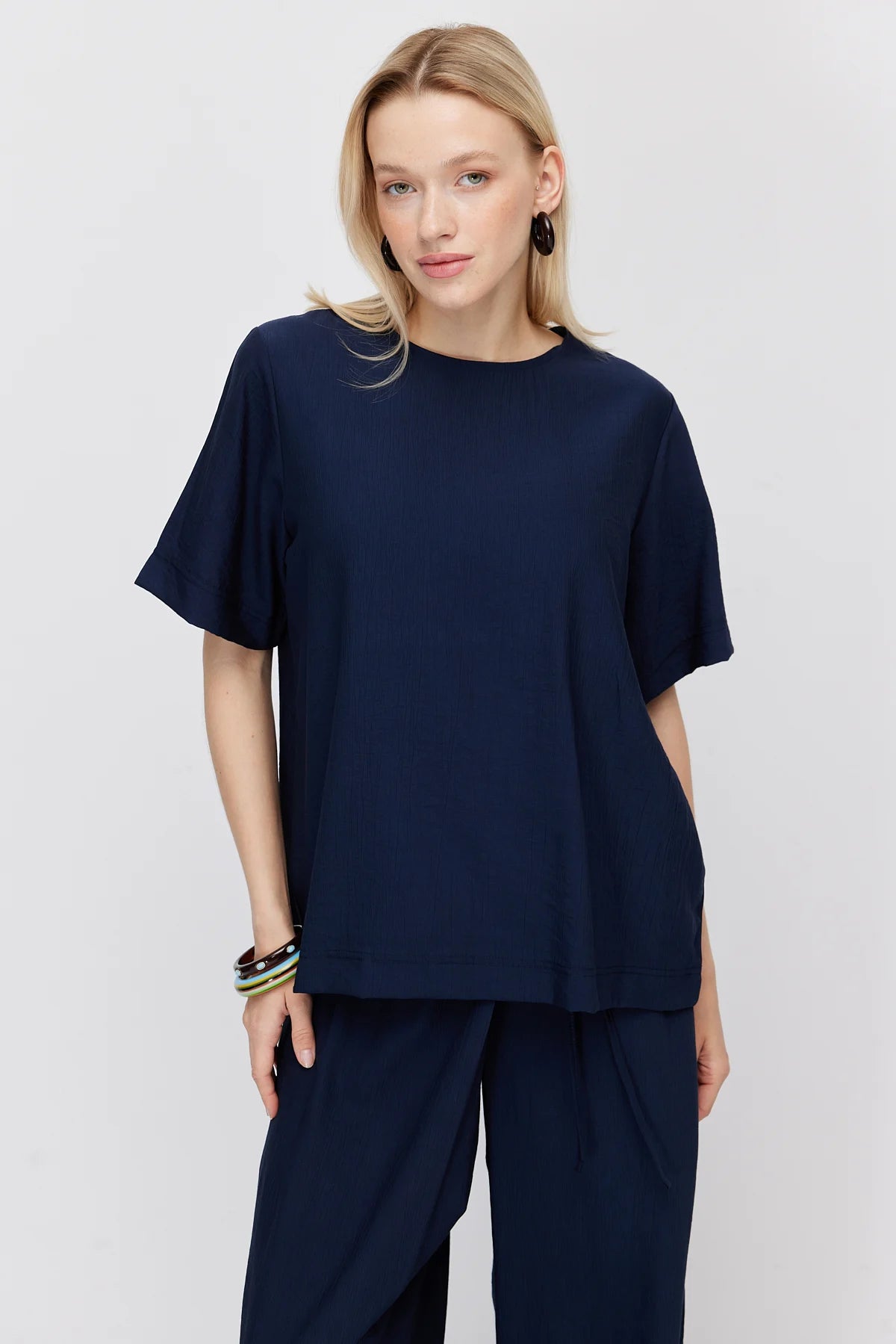Women's Crinkle Textured Crew Neck Blouse