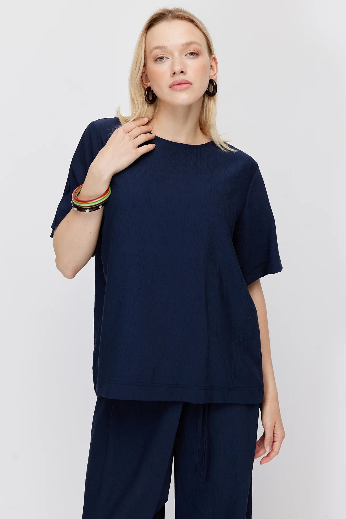 Women's Crinkle Textured Crew Neck Blouse