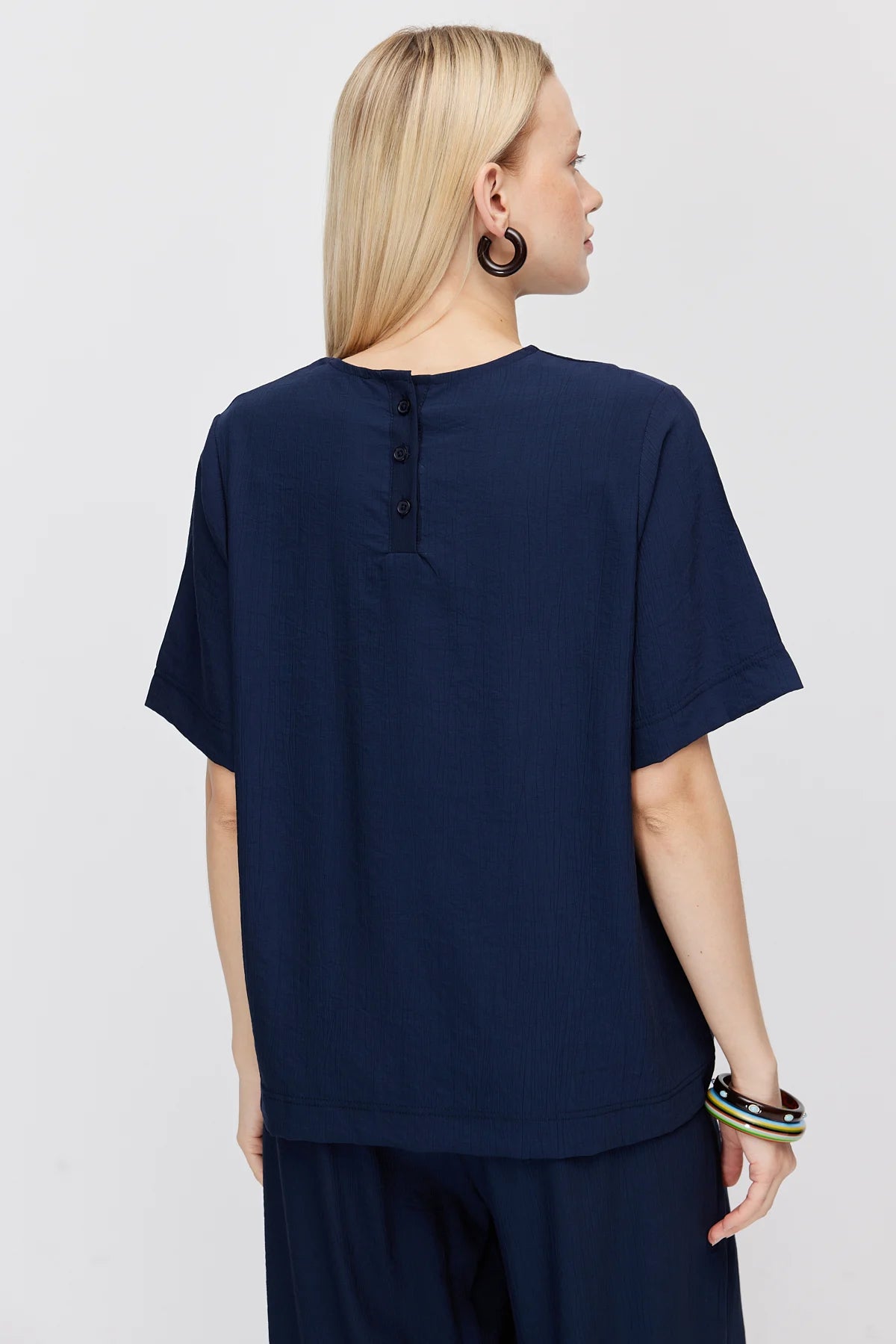 Women's Crinkle Textured Crew Neck Blouse