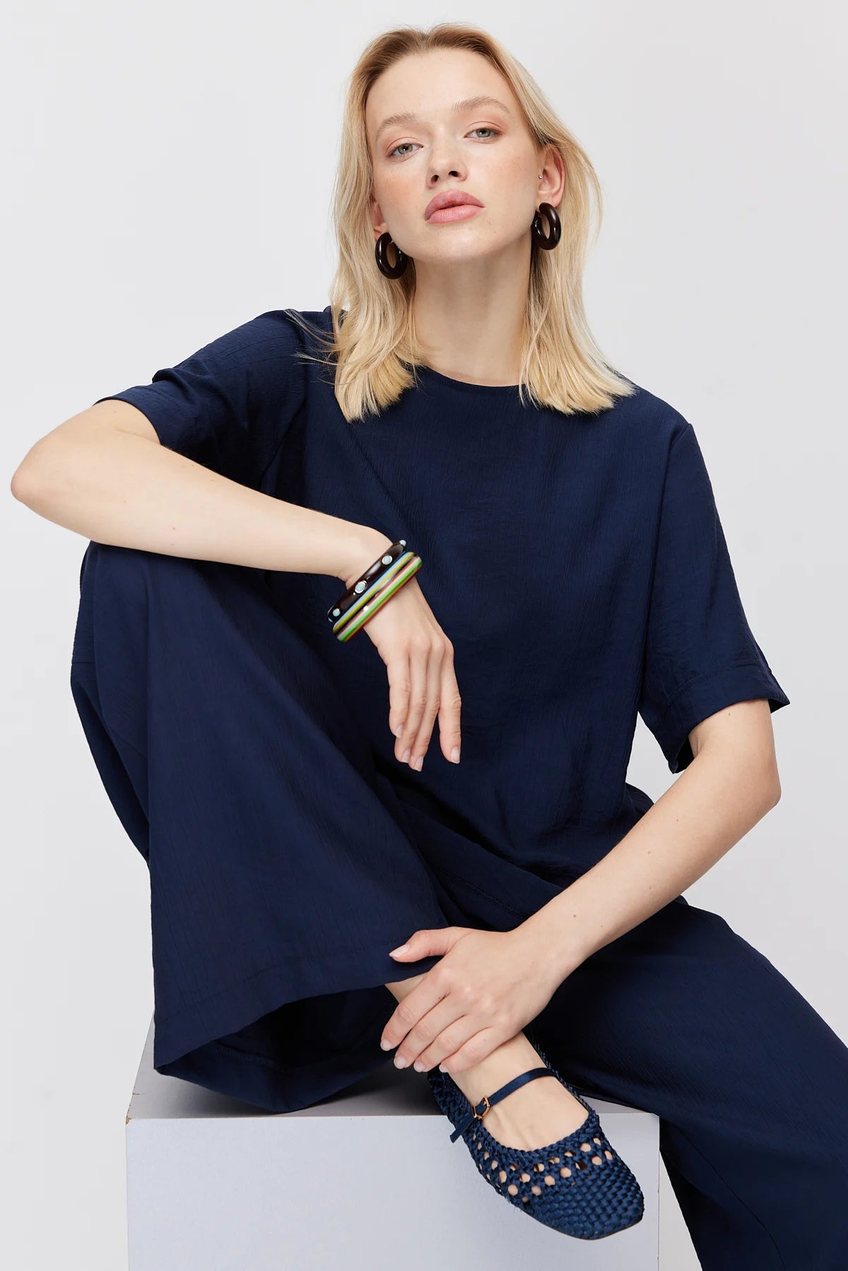 Women's Crinkle Textured Crew Neck Blouse