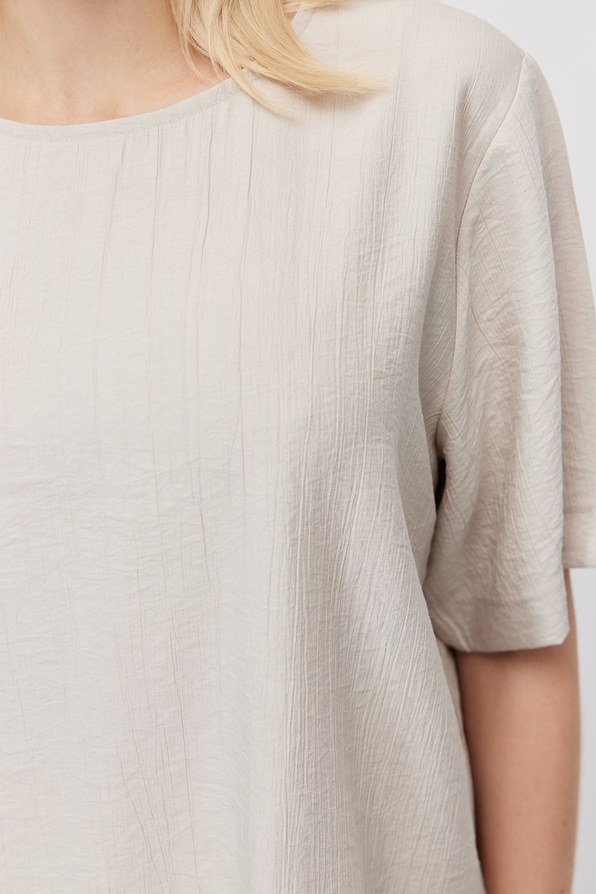 Women's Crinkle Textured Crew Neck Blouse