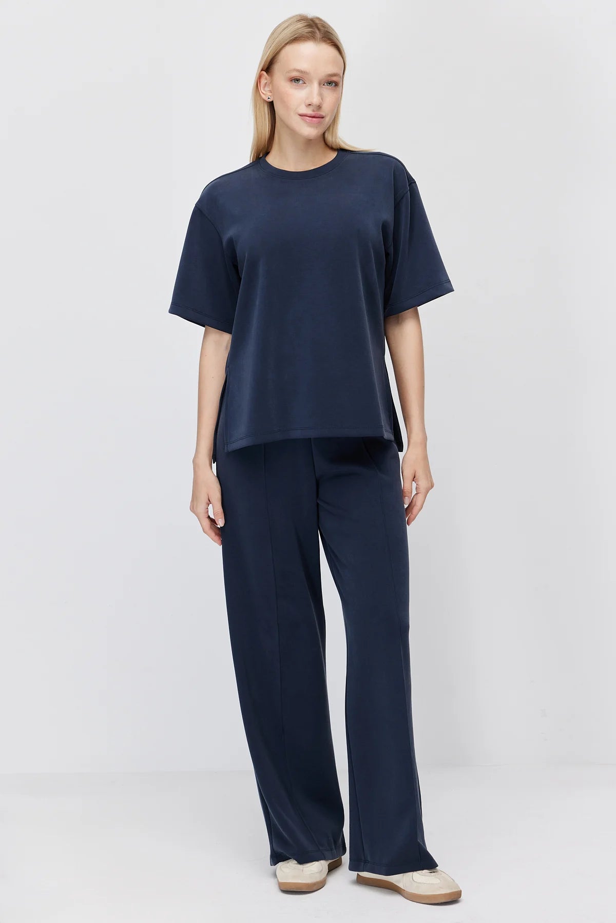 Women's Basic Crew Neck T-shirt